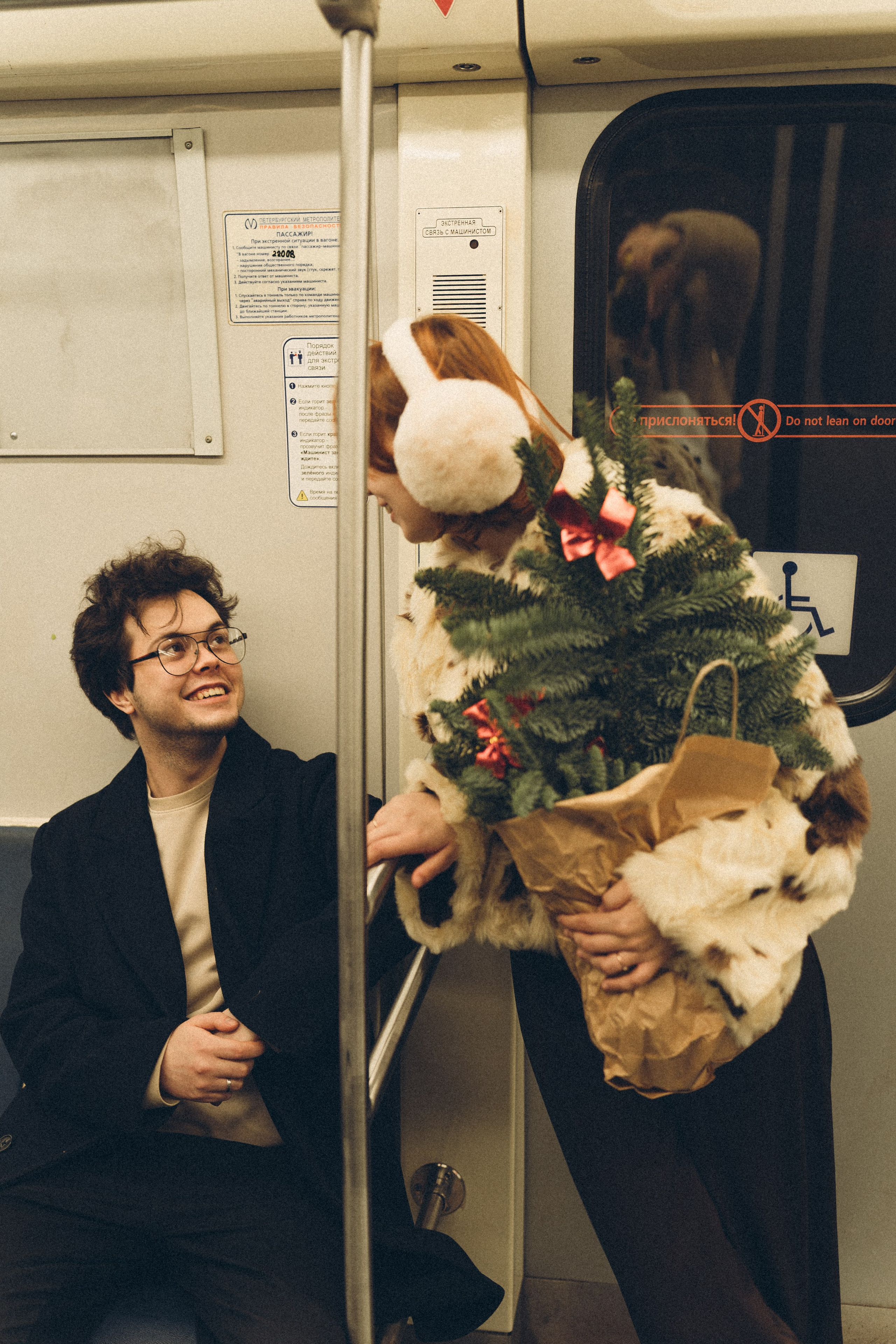 НОВОГОДНЯЯ ФОТОСЕСИИЯ ПАРЫ В МЕТРО ЛЮБОВЬ. Профессиональный фотограф, Санкт-Петербург — Виктория Богомолова