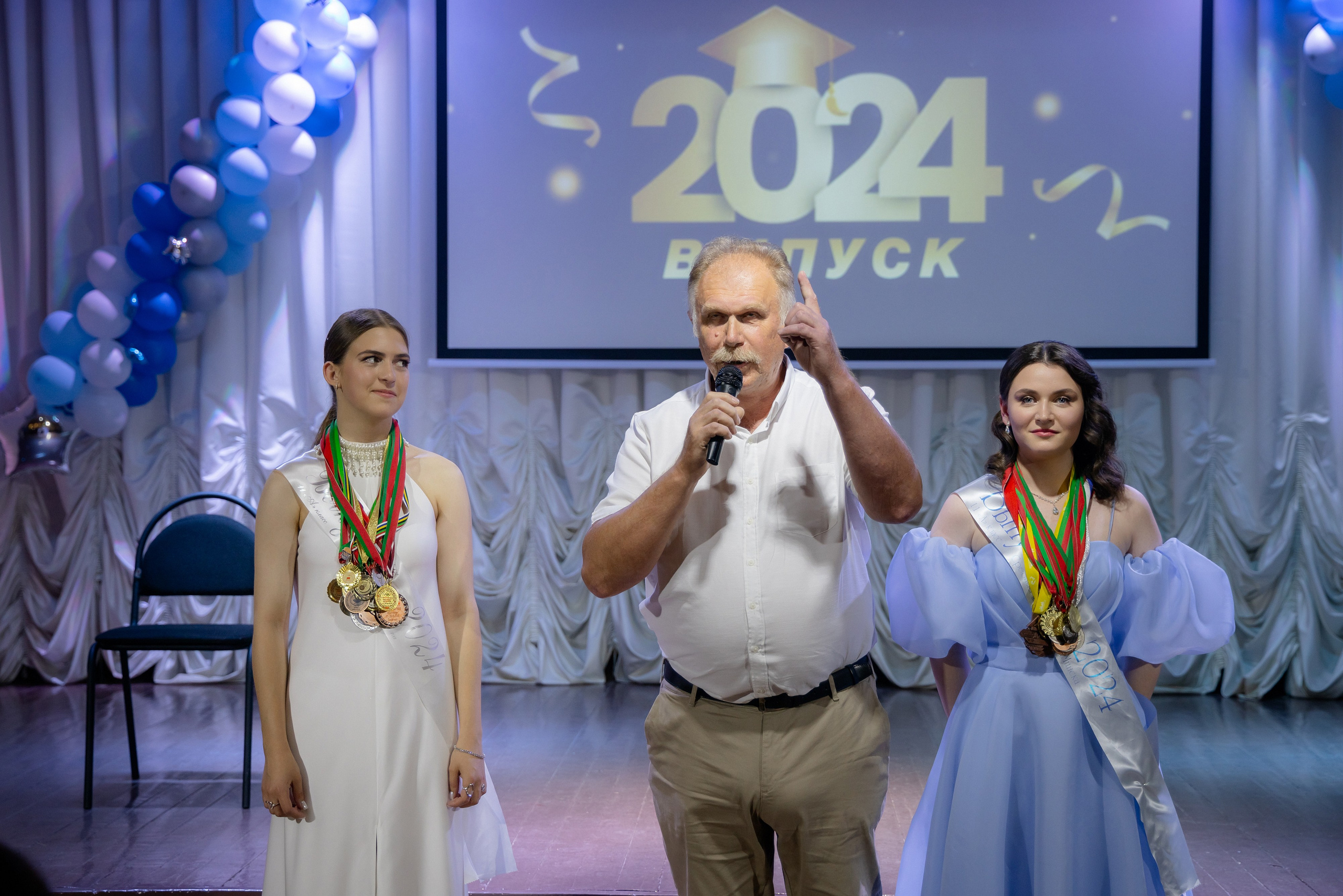 Школьный выпускной 2024 год в Соколе (Минск). Свадебный фотограф в Минске/Беларуси Сергей Спиридонов