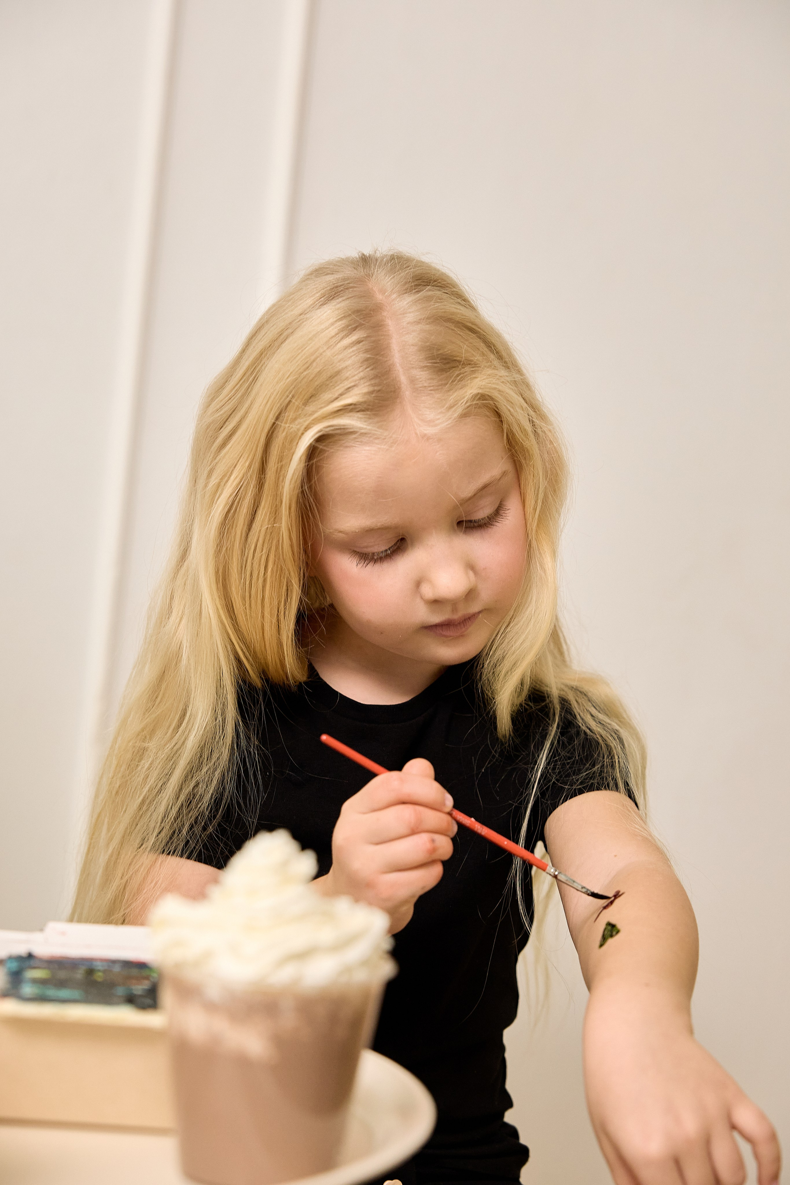 Мастер-классы по росписи тортов в Гринвиче. Предметный и репортажный фотограф Алексей Кротов