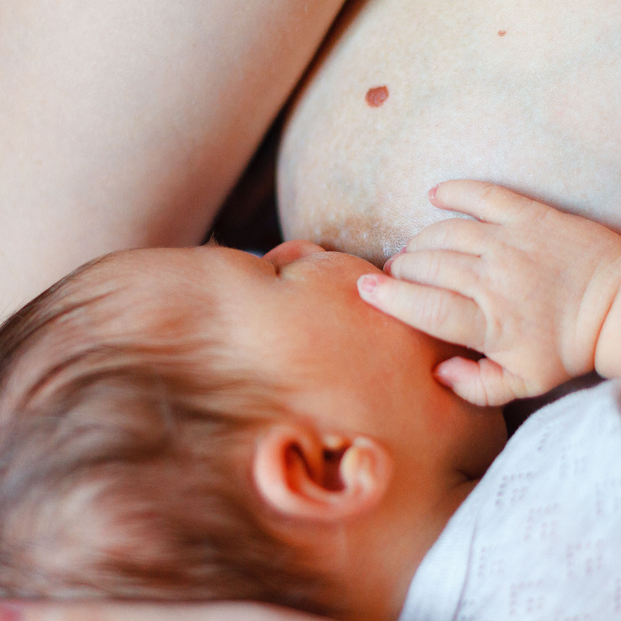 Новорождённых малышей снимаю дома. Фотограф Беременность и Материнство город Семей