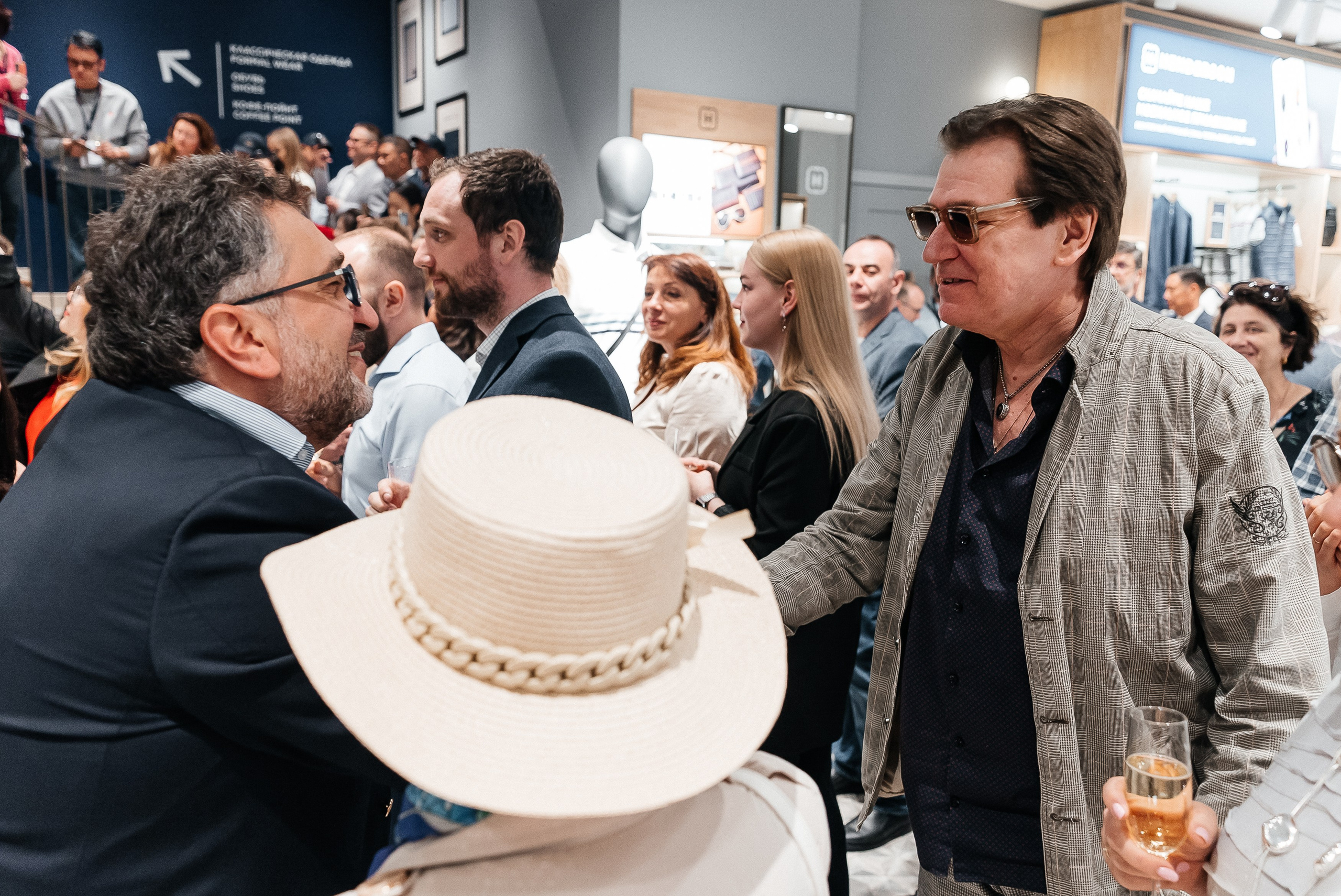 Henderson. Павел Краснов — Свадебный и репортажный фотограф в Москве