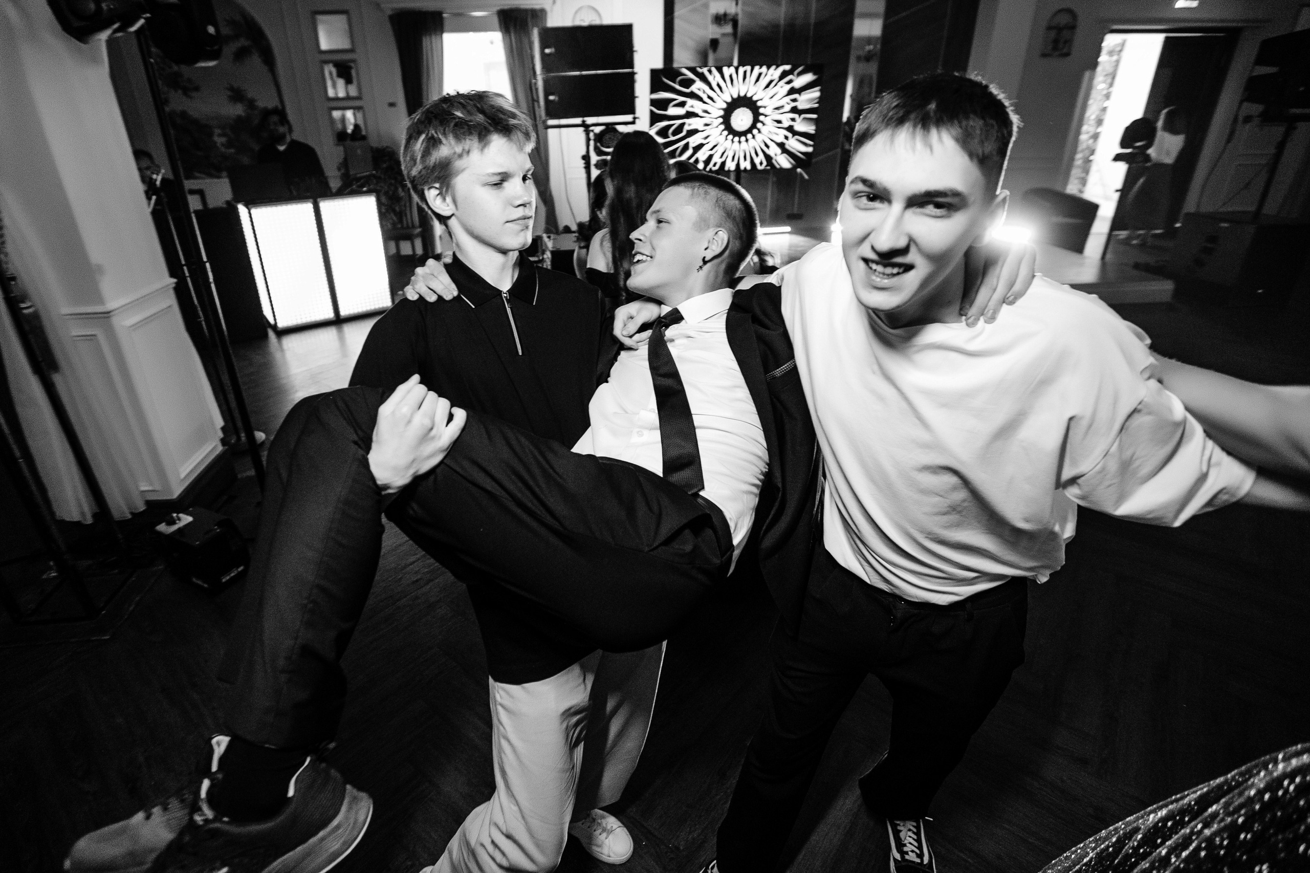 Выпускной Гимназия 1. Роман Урумбаев фотограф Нижневартовск