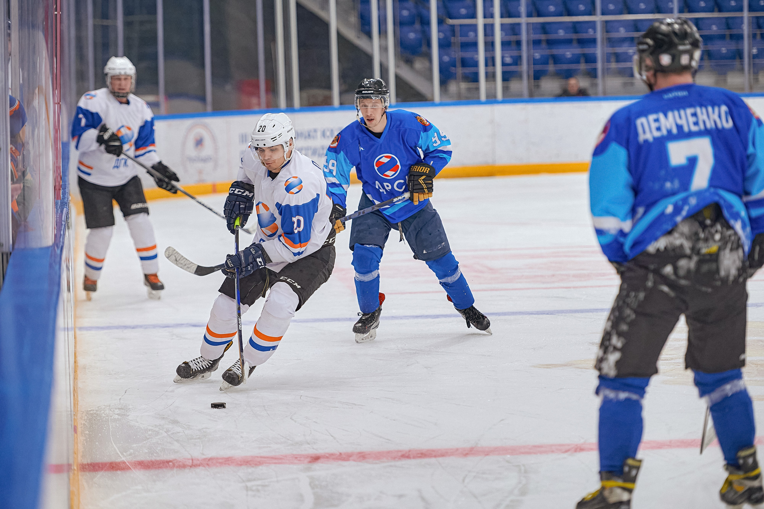 Портфолио репортажной фотосъёмки: Кристалл арена — Хоккей — РусГидро. Фотограф Яковлев Роман — Красноярск