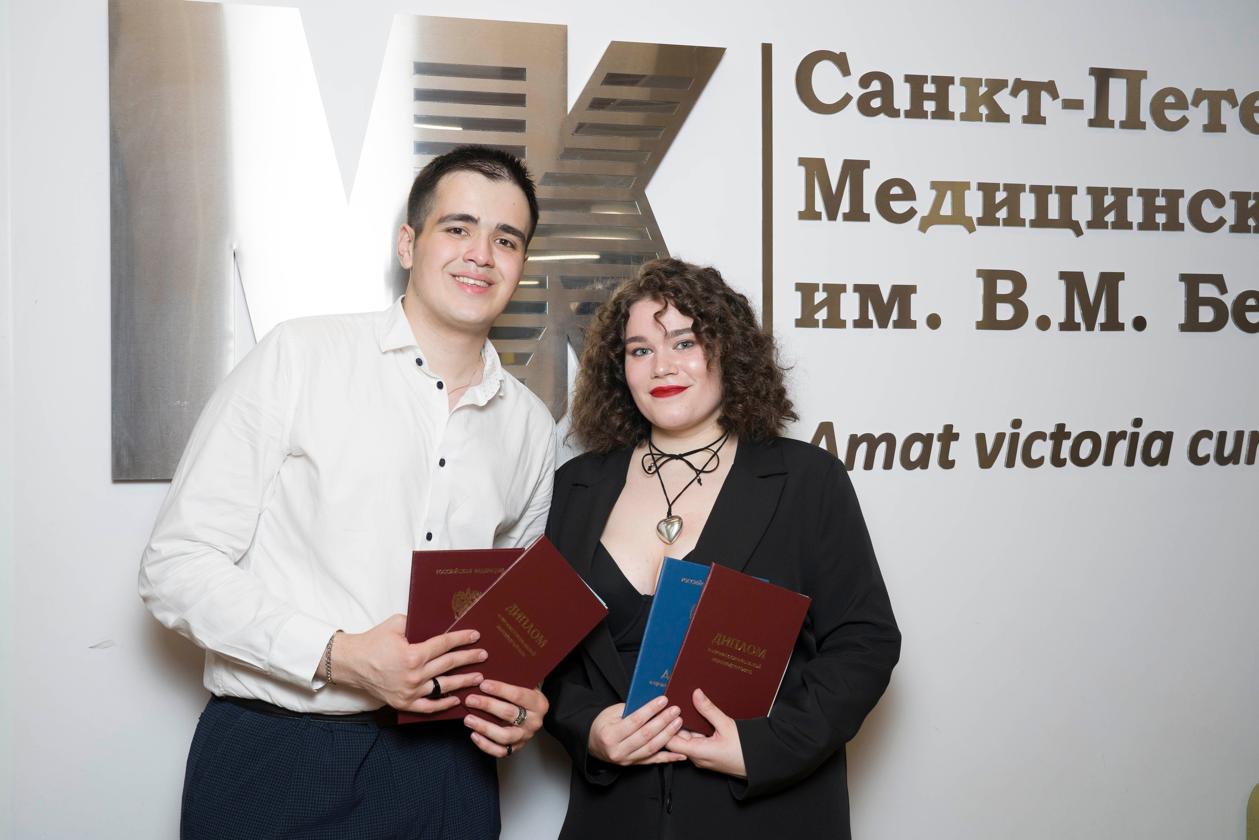 Выпускной в медколледже. Фотограф в Санкт-Петербурге. Репортажная и все съёмки для бизнеса