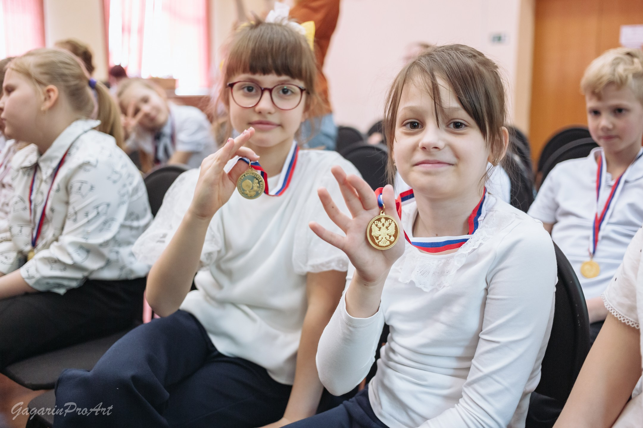 Репортаж в школе на выпускной. Фотограф на выпускной. GagarinProArt
