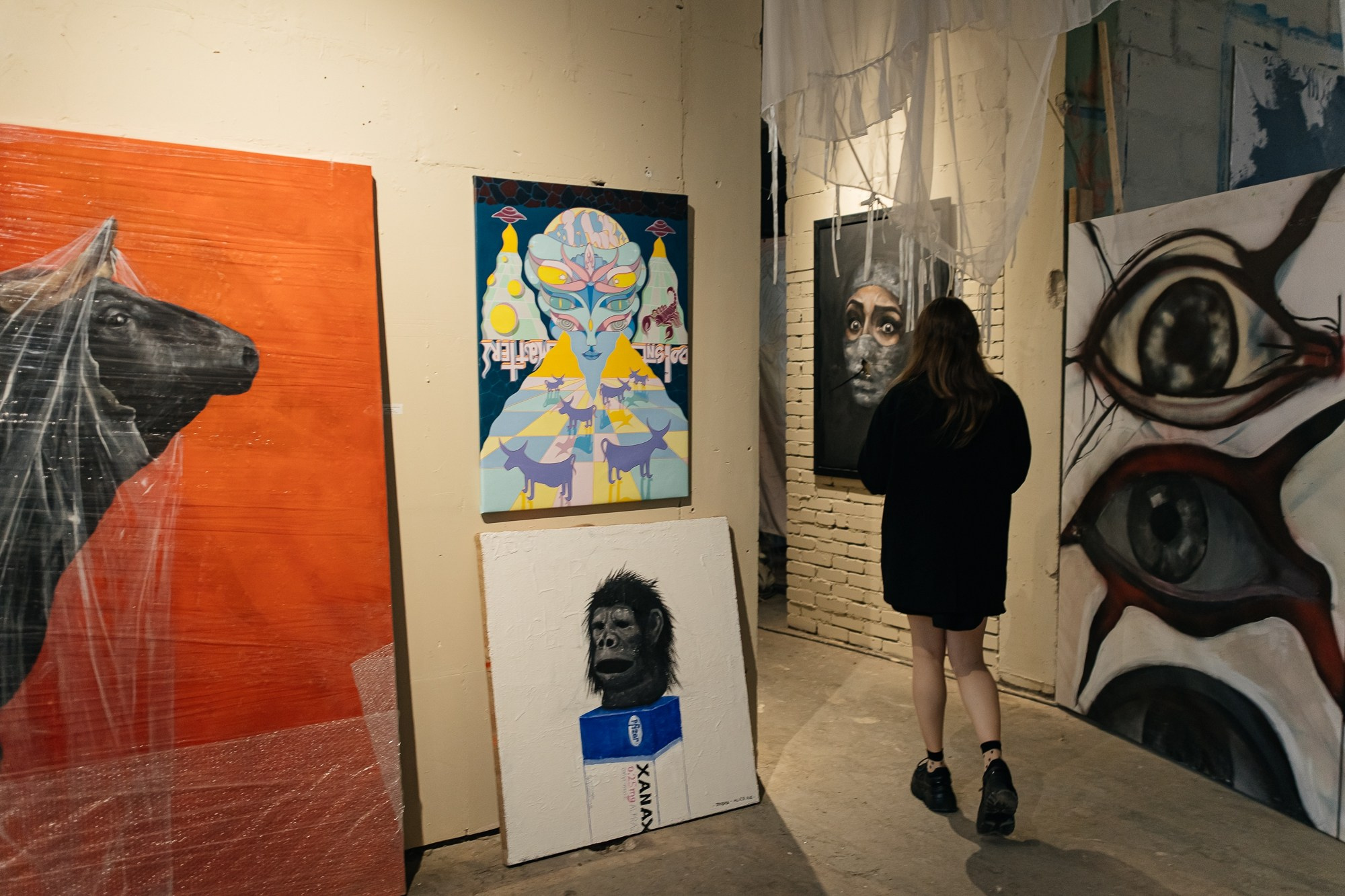 IZZI ROOM | Открытие выставки | май 2025. Репортажный фотограф в Санкт-Петербурге СПБ Алиса Ческидова на ваше мероприятие