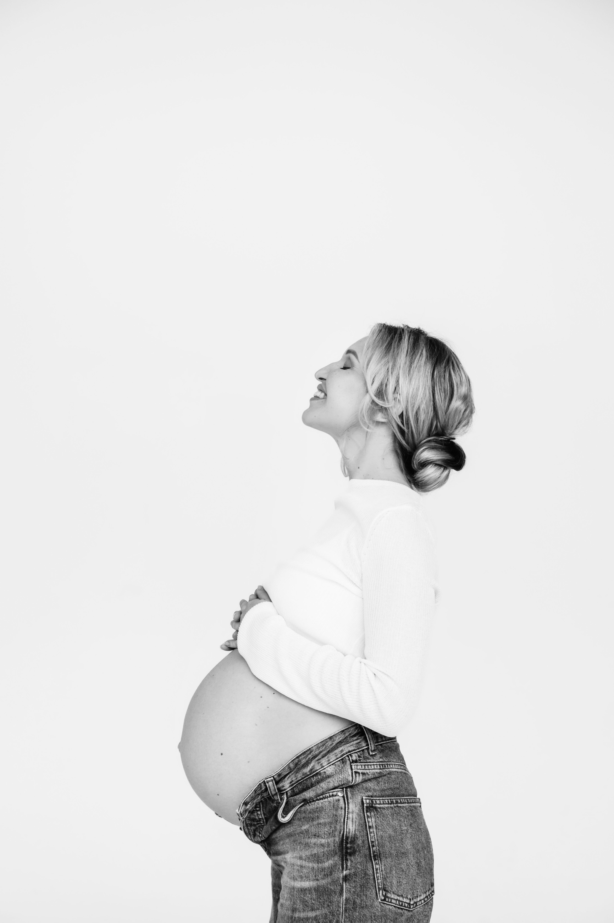 Профессиональный семейный и беременный фотограф в Санкт-Петербурге — Маргарита Иванова. Индивидуальные фотосессии под ключ: от образа до гот. Профессиональный фотограф беременности в СПБ. Стильные фотосессии беременности в стиле минимализм и классическая фотография