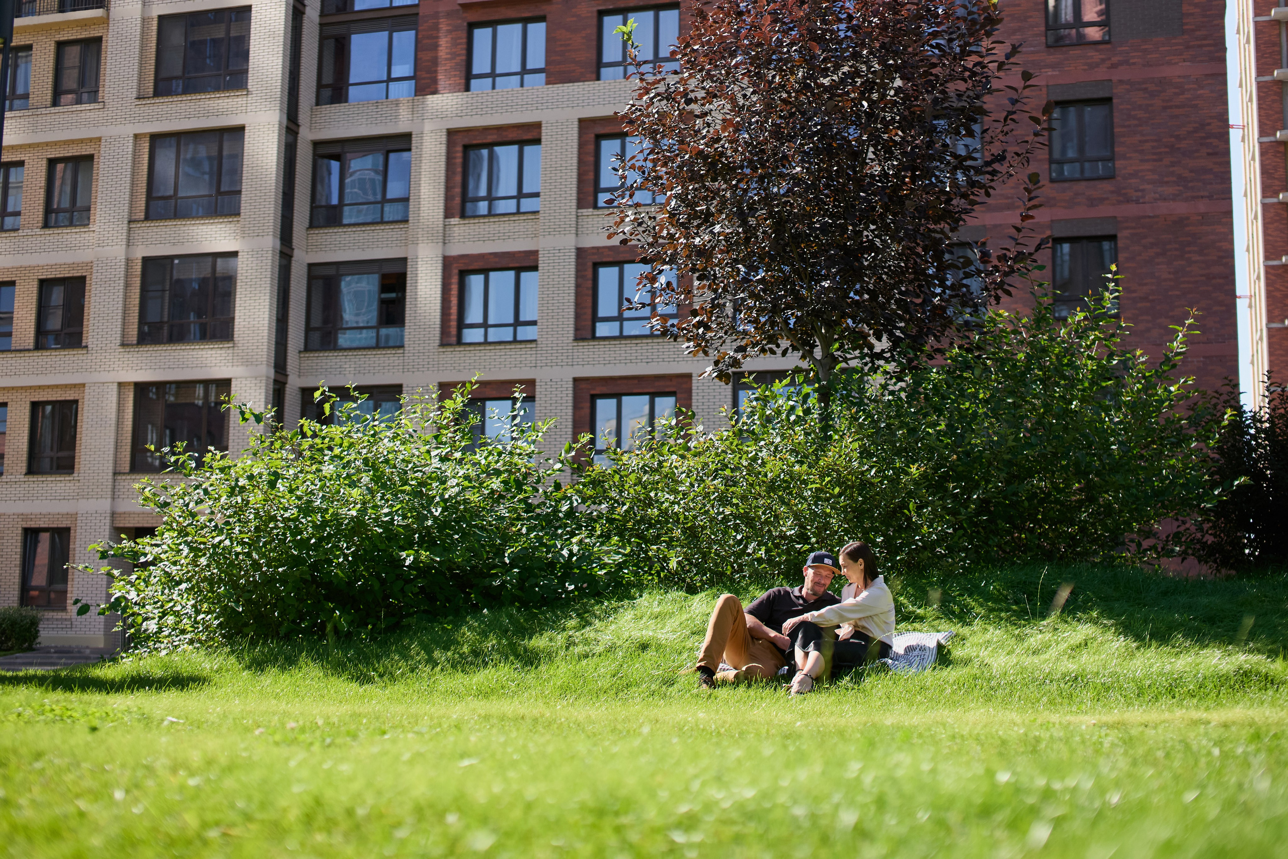 Семейная фотосессия в ЖК Академия для рекламы (Новосибирск). Репортажный и женский фотограф в Новосибирске