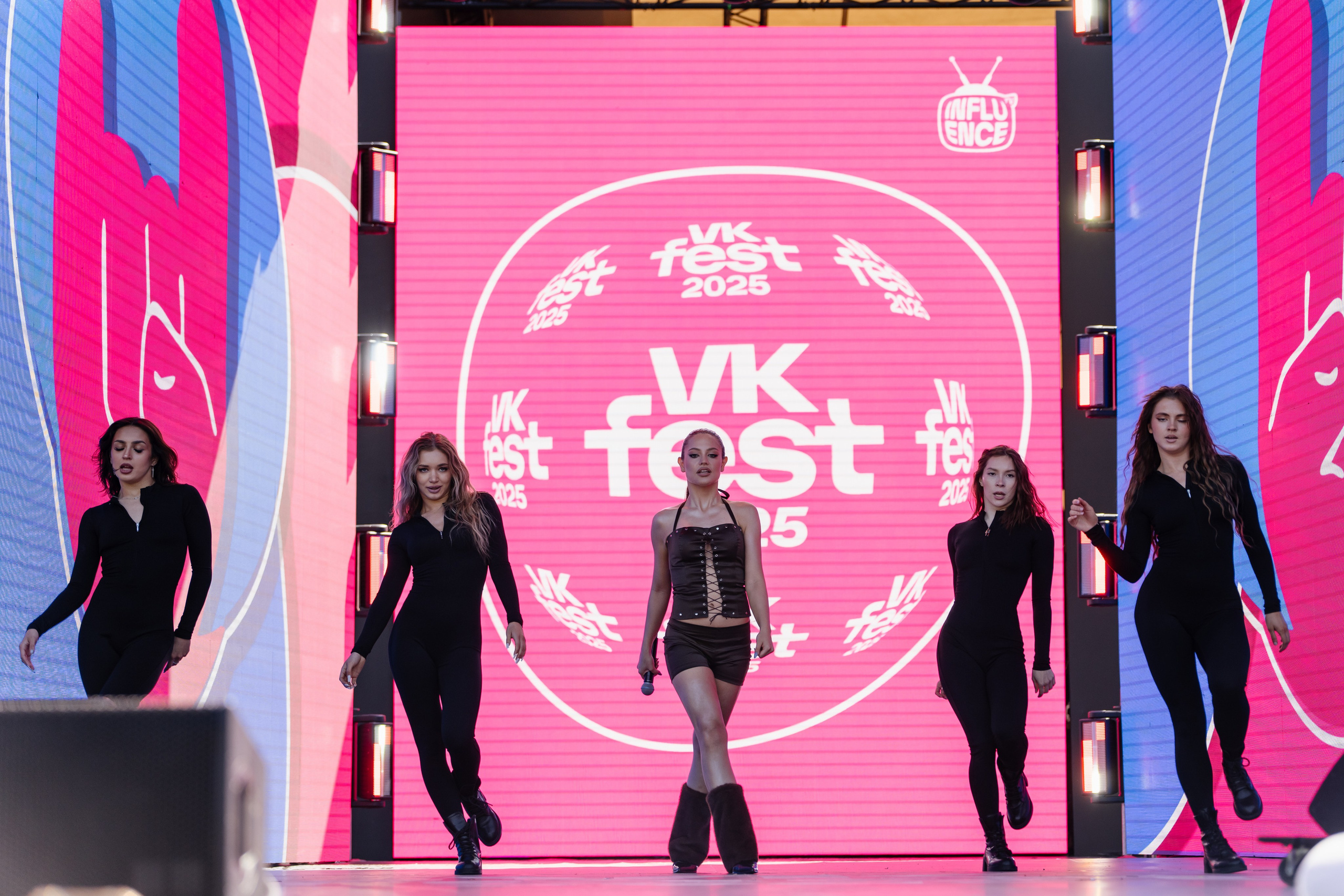 VK FEST Инфлюенсеры. Андрей Сухинин репортажный свадебный фотограф Санкт-Петербург