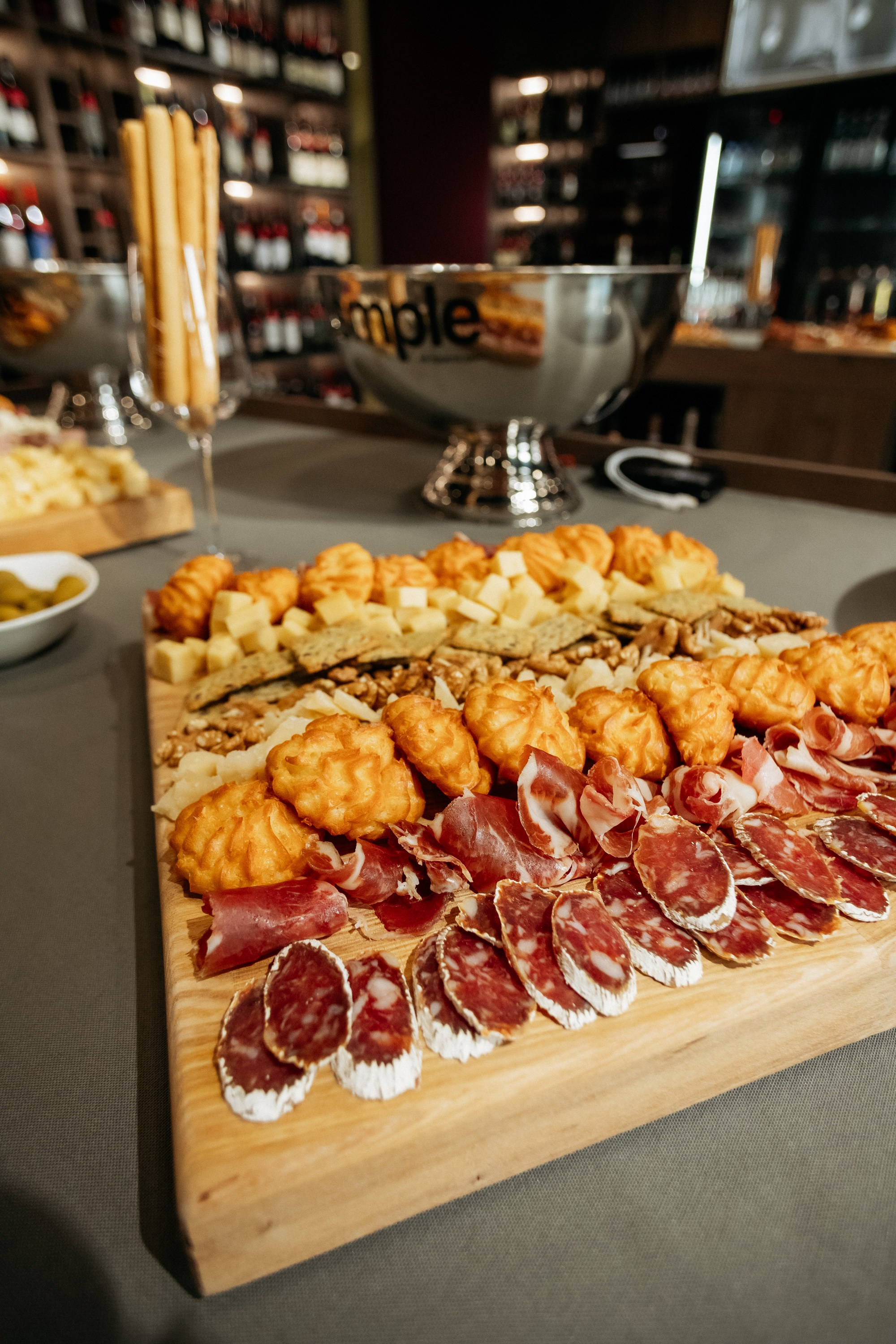 BY SIMPLE ВИНОТЕКА — ОТКРЫТИЕ. СВОИ. ФОТООТЧЕТЫ-СОБЫТИЯ-МЕСТА