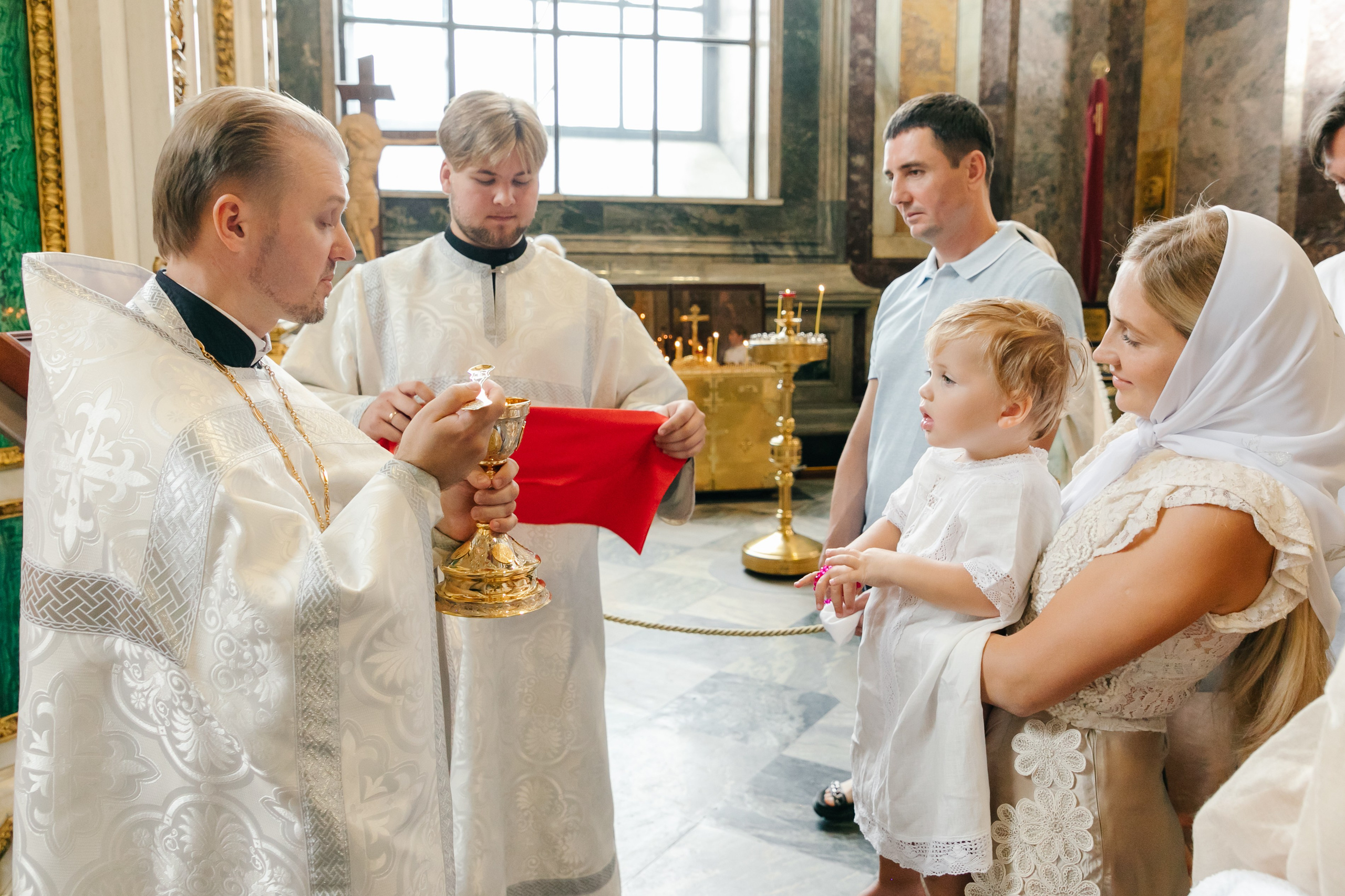 Крещение ребенка в Исаакиевском соборе СПб, крещение в церкви цена, крещение ребенка цена в спб невский район, можно крестить в исаакий, крещение в исаакиевском соборе санкт-петербурга 2023, как и где покрестить ребенка в спб, как записаться на крестины ребенка в исаакиевском соборе, фотограф на