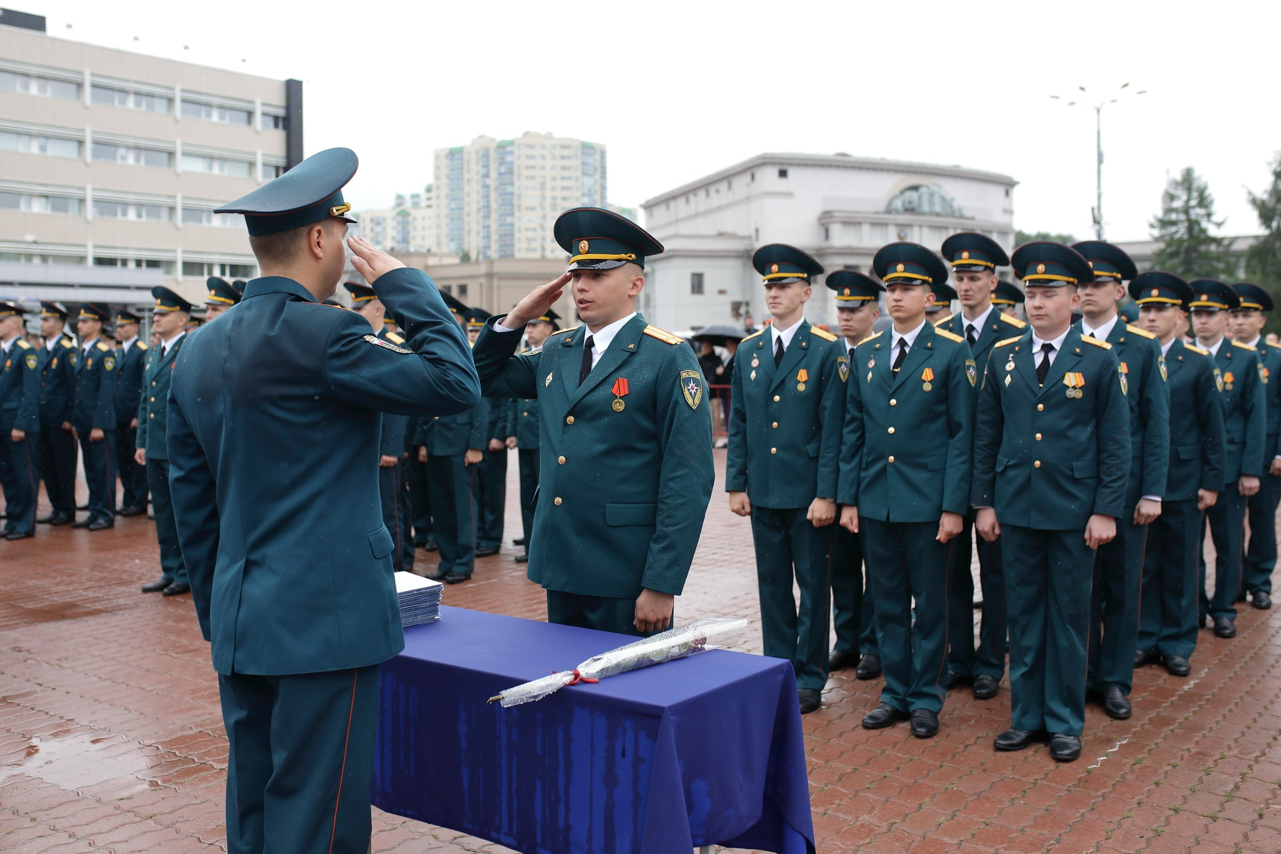 выпускники выпускной Уральский институт ГПС МЧС России получение дипломов