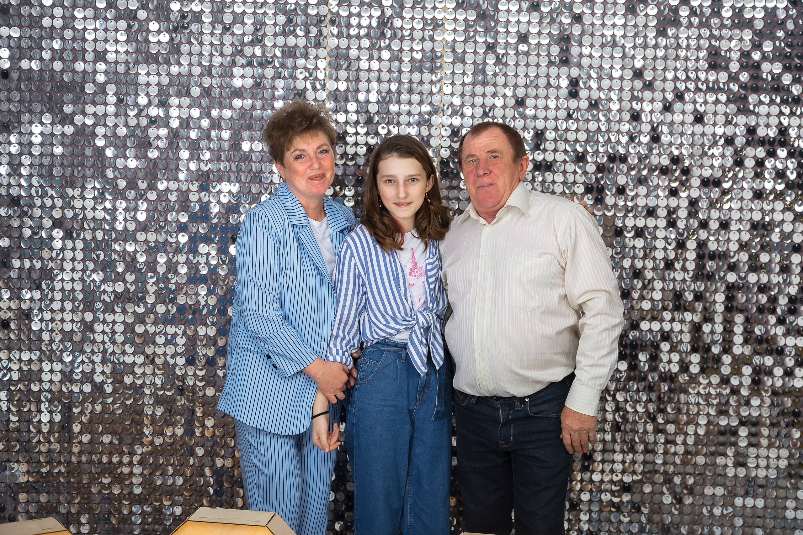 Новогодняя семейная фотосессия в студии в Волгодонске