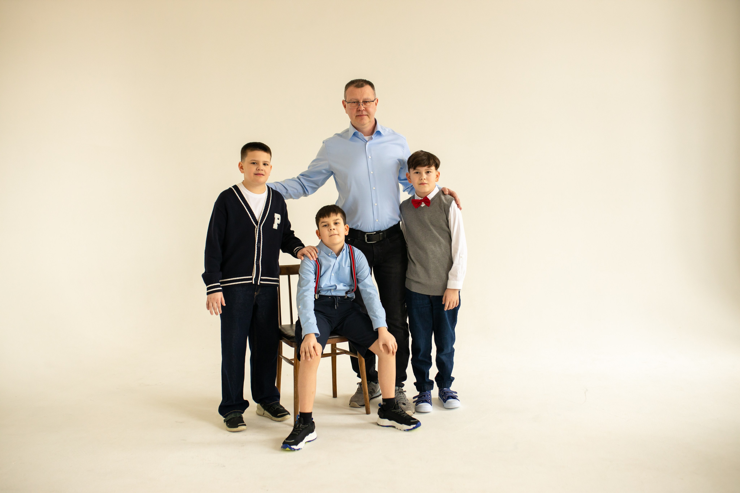 Семейная фотосессия на циклораме с естественным светом. Фотограф в Железнодорожном и Балашихе