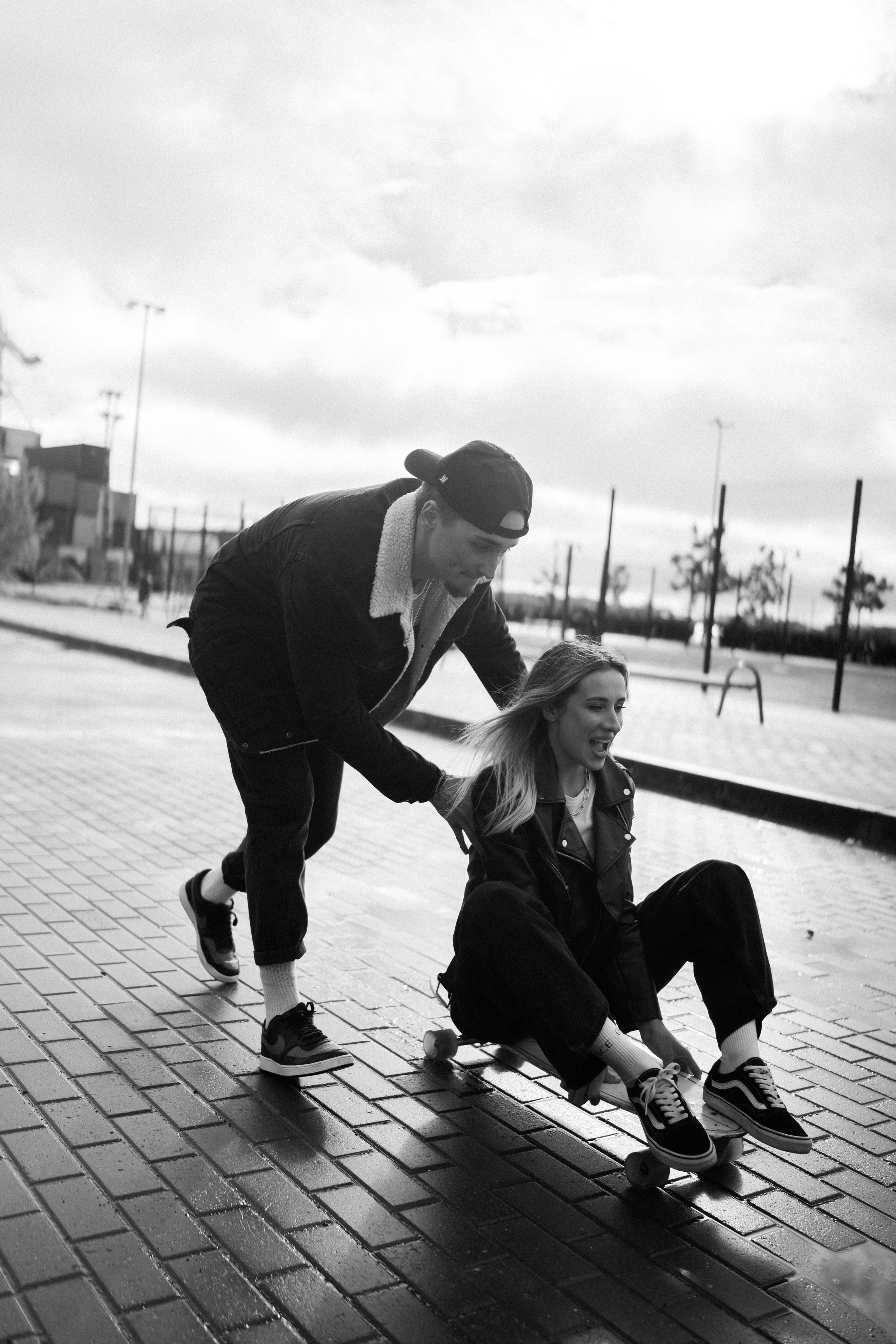 Love on a skateboard. Свадебный фотограф Решетников Дмитрий