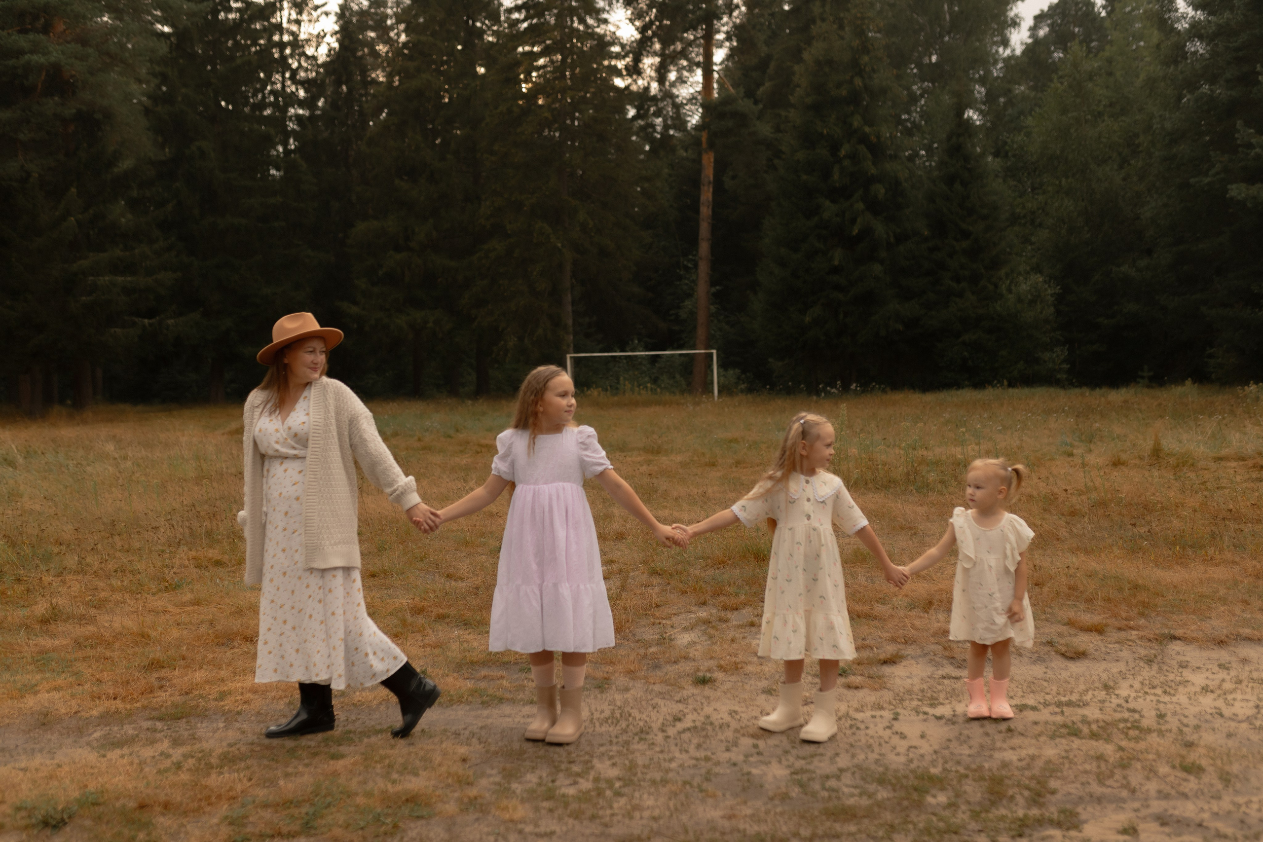 Мама Алина, Маша, Дина и Анечка. Фотограф Татьяна Семенова