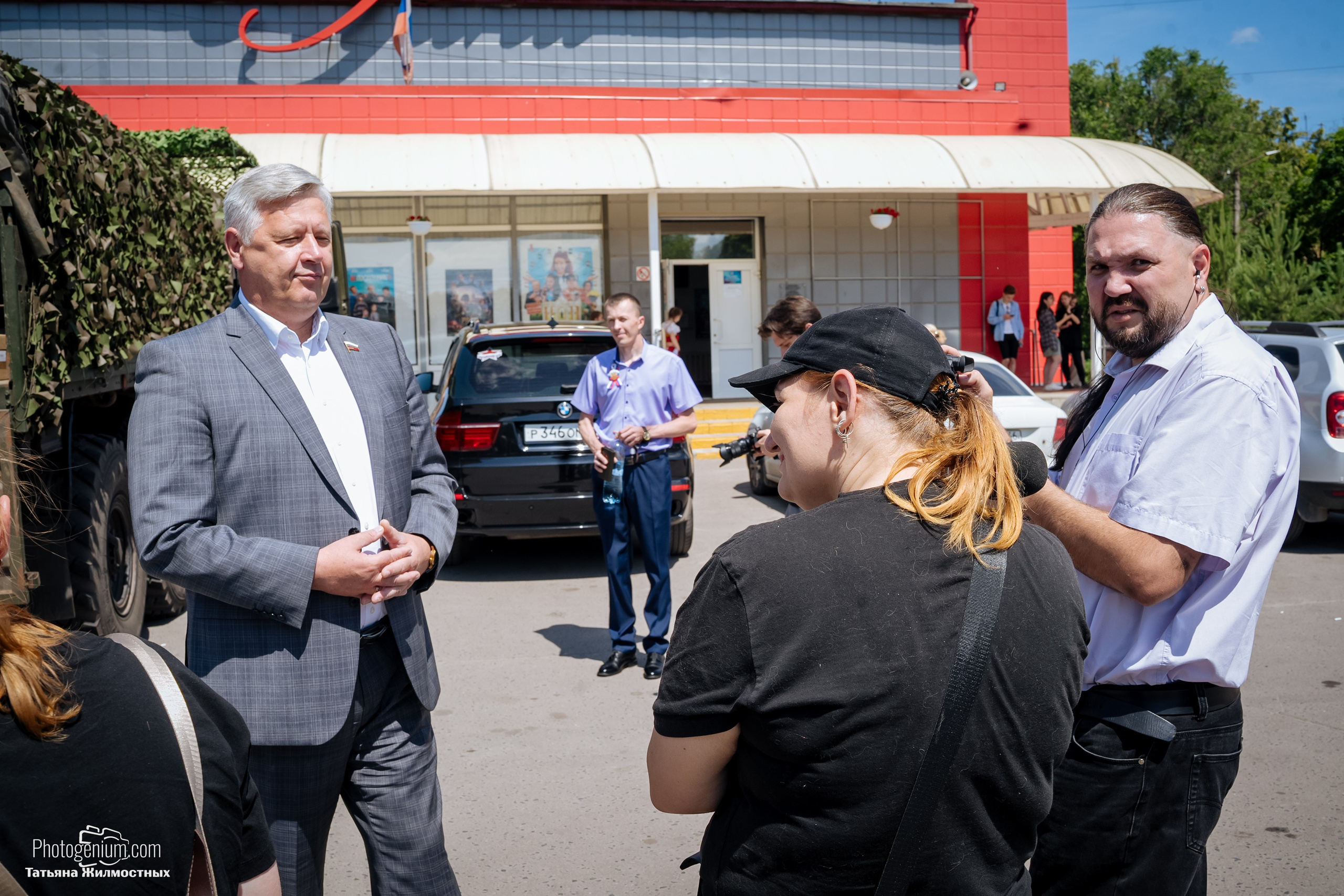 8 июня «Патриоты из Курска» сбор гуманитарной помощи у кинотеатра «Родина». Фотограф Нижний Новгород Татьяна Кейод