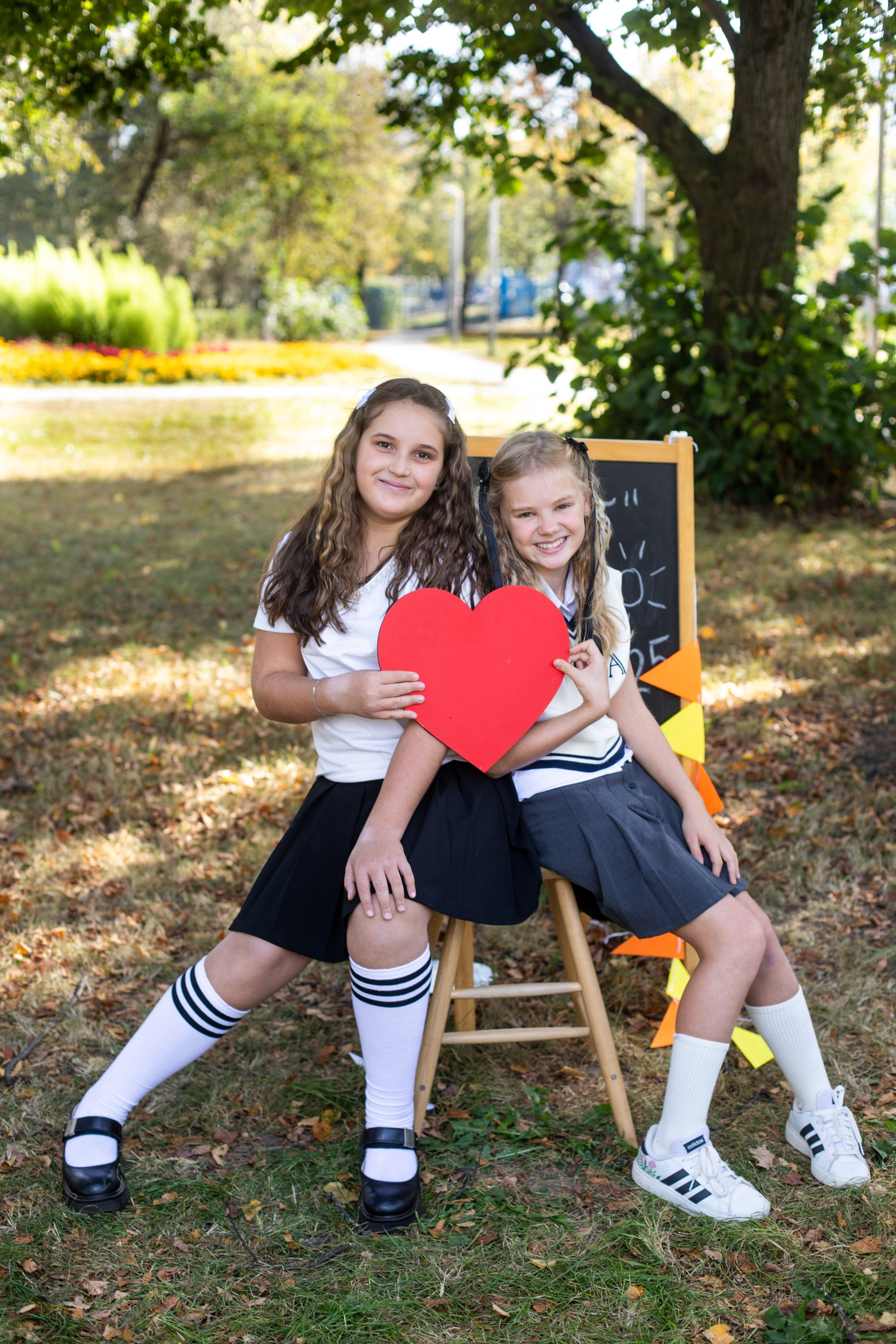 Галерея фотографий для средней школы. Выпускные фотоальбомы на заказ в Москве. Ксения Фоломкина