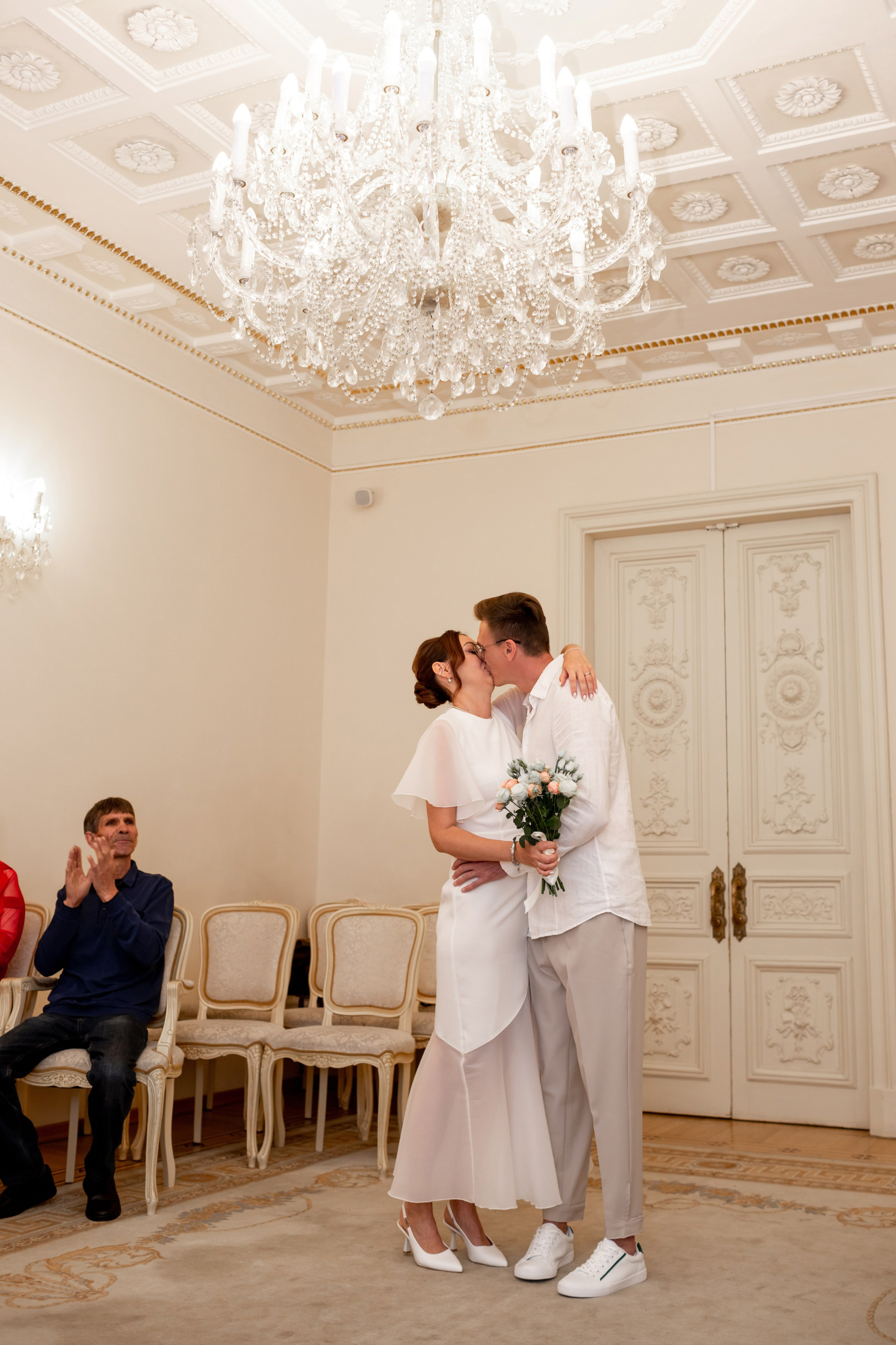 Свадебная фотопрогулка по улицам Петербурга. Свадебный фотограф Кирилл Белый