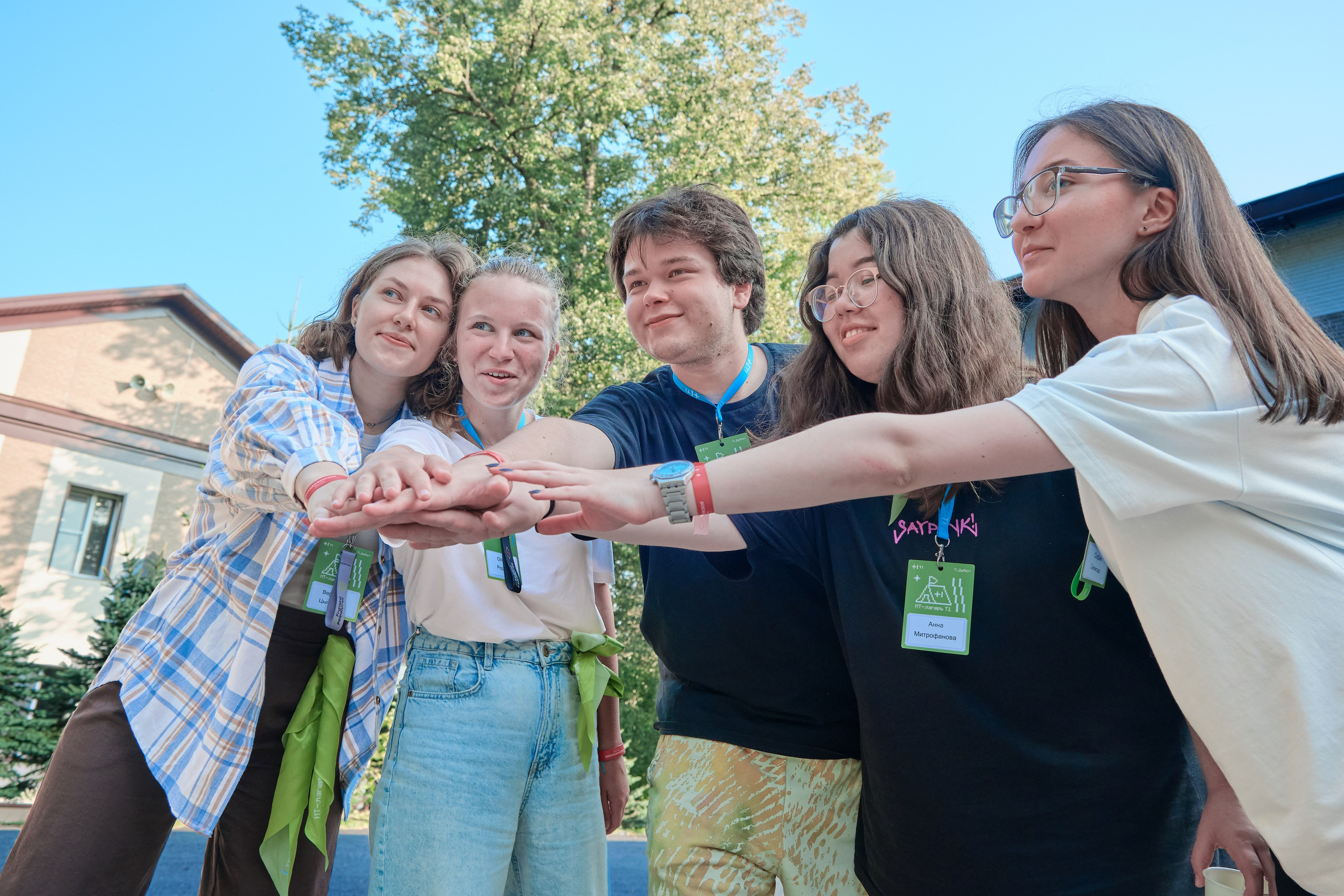 Видеосъемка проектов, промо мероприятий, гала встреч, видеосъемка выставок и видеосъемка форумов. Фотосъемка выставок, мероприятий, форумов