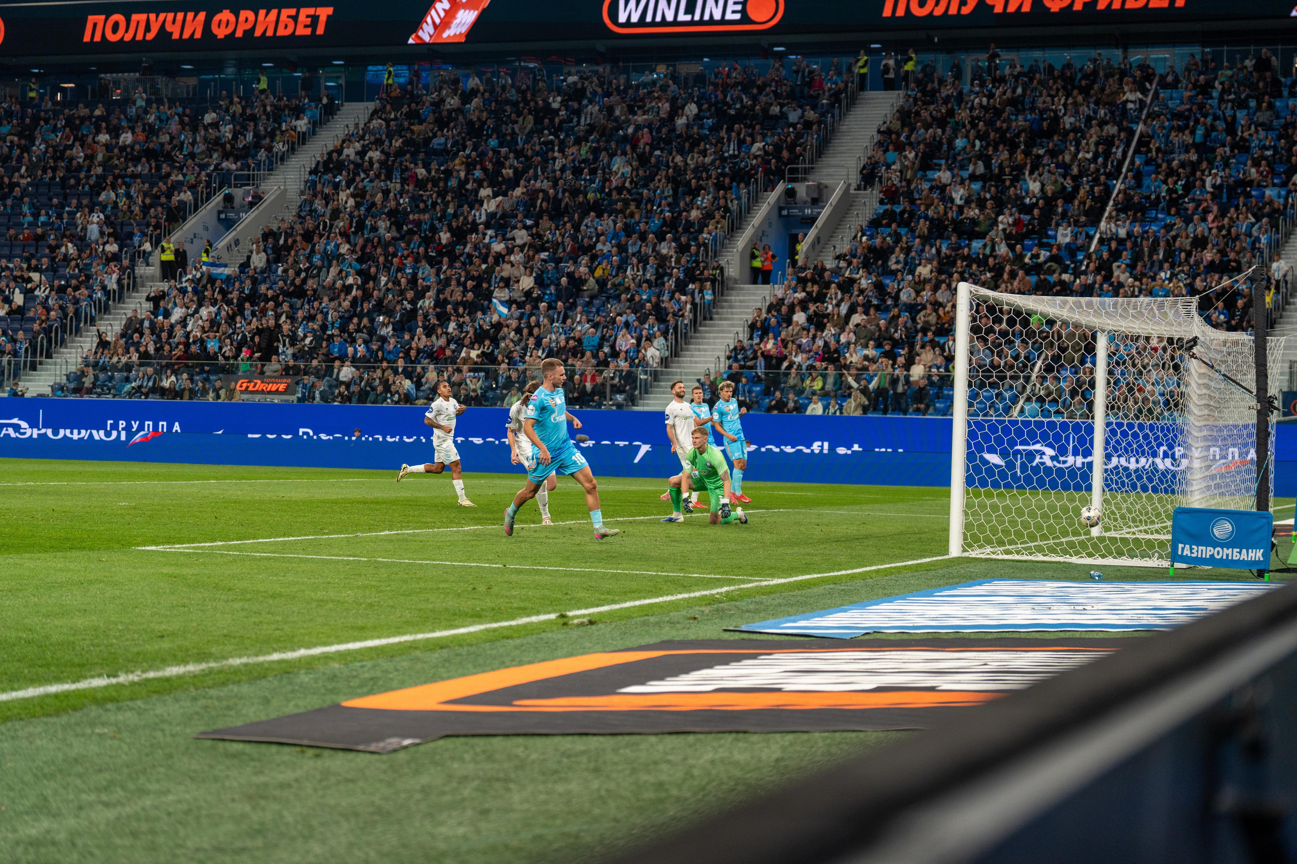 Гол Зенита в домашнем матче с Оренбургом на Газпром Арене — спортивный фотограф Санкт-Петербург