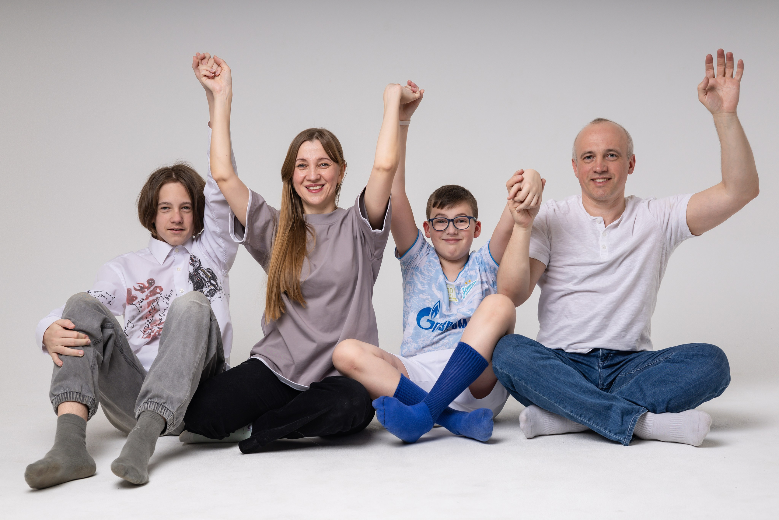 Наталья с семьей. Фотограф Julia Milton | Портреты, съемки для маркетплейсов, лавстори, съёмка беременности в Санкт-Петербурге. Обучение фотографии в Спб очно