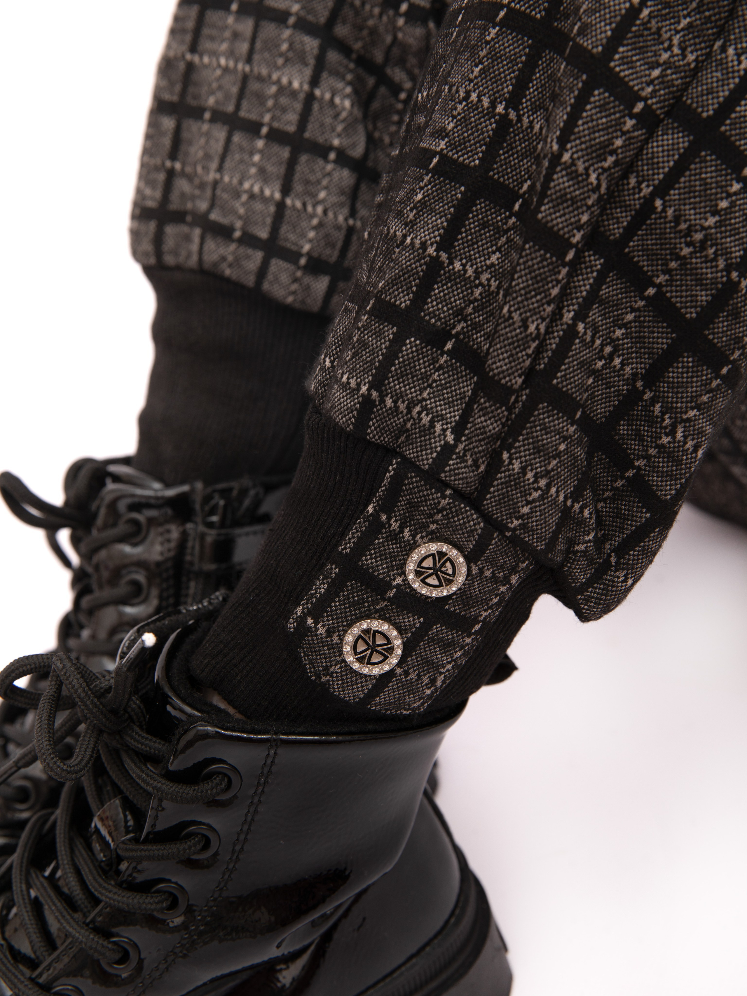 Детские брюки. Фотостудия предметной и модельной съёмки для маркетплейсов