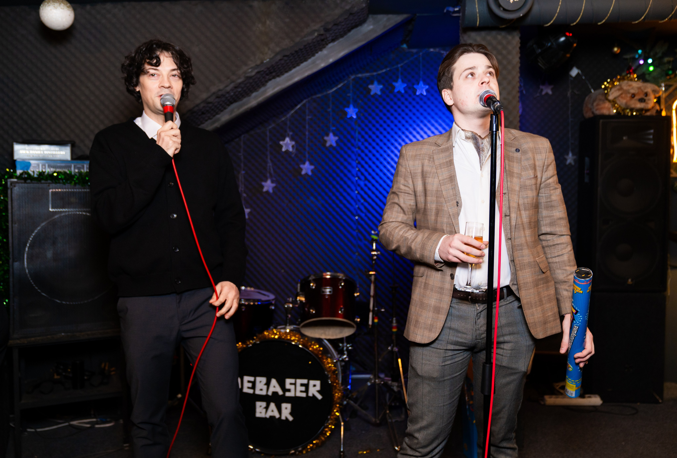 Новый год 2026. Новогодняя ночь 2026 в баре Дебошир (Debaser). Репортажный, street и urban фотограф в Санкт-Петербурге Мальцев Евгений