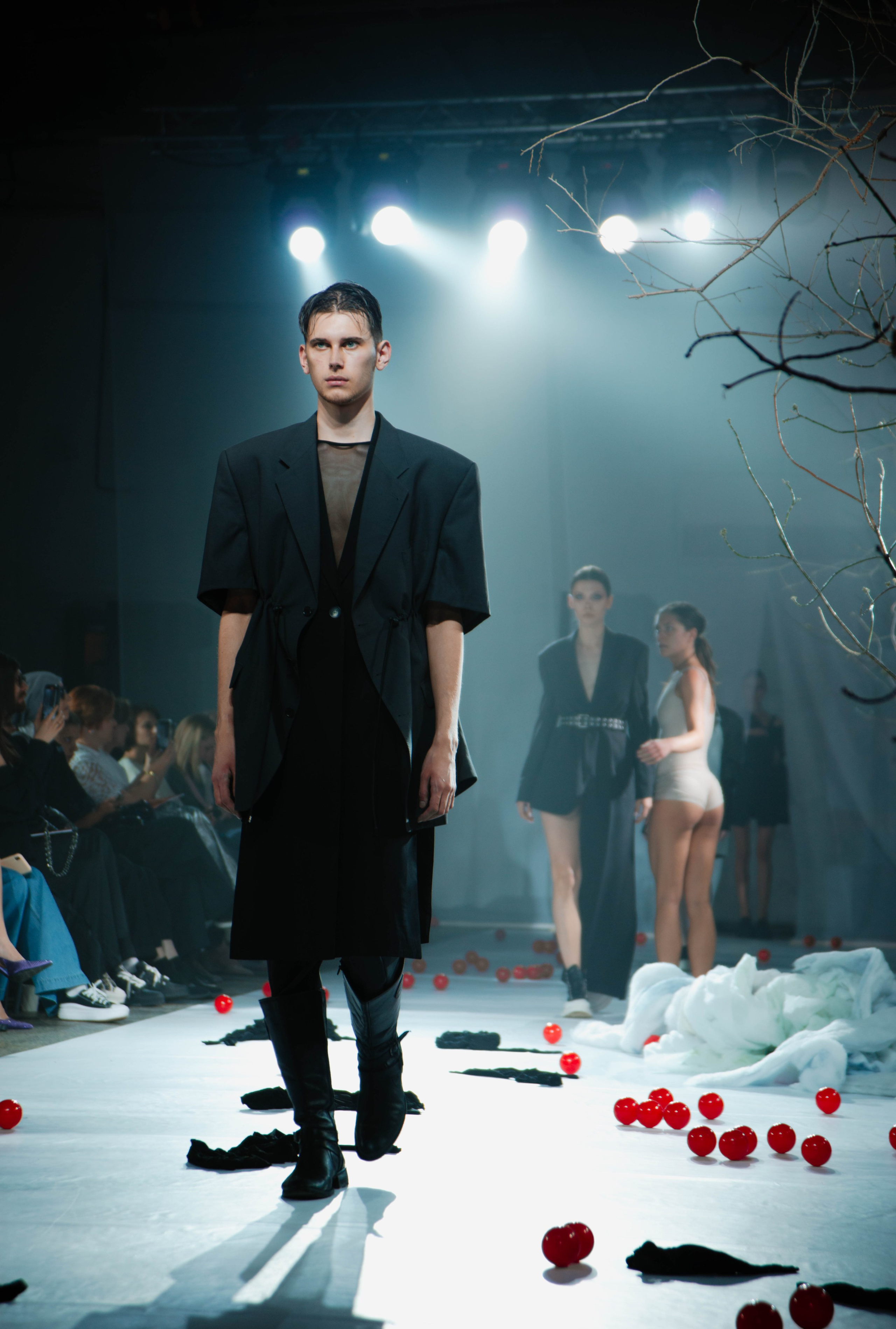 Показ «Красный Шум». Ксения Glossa. Портретный и репортажный фотограф в Самаре