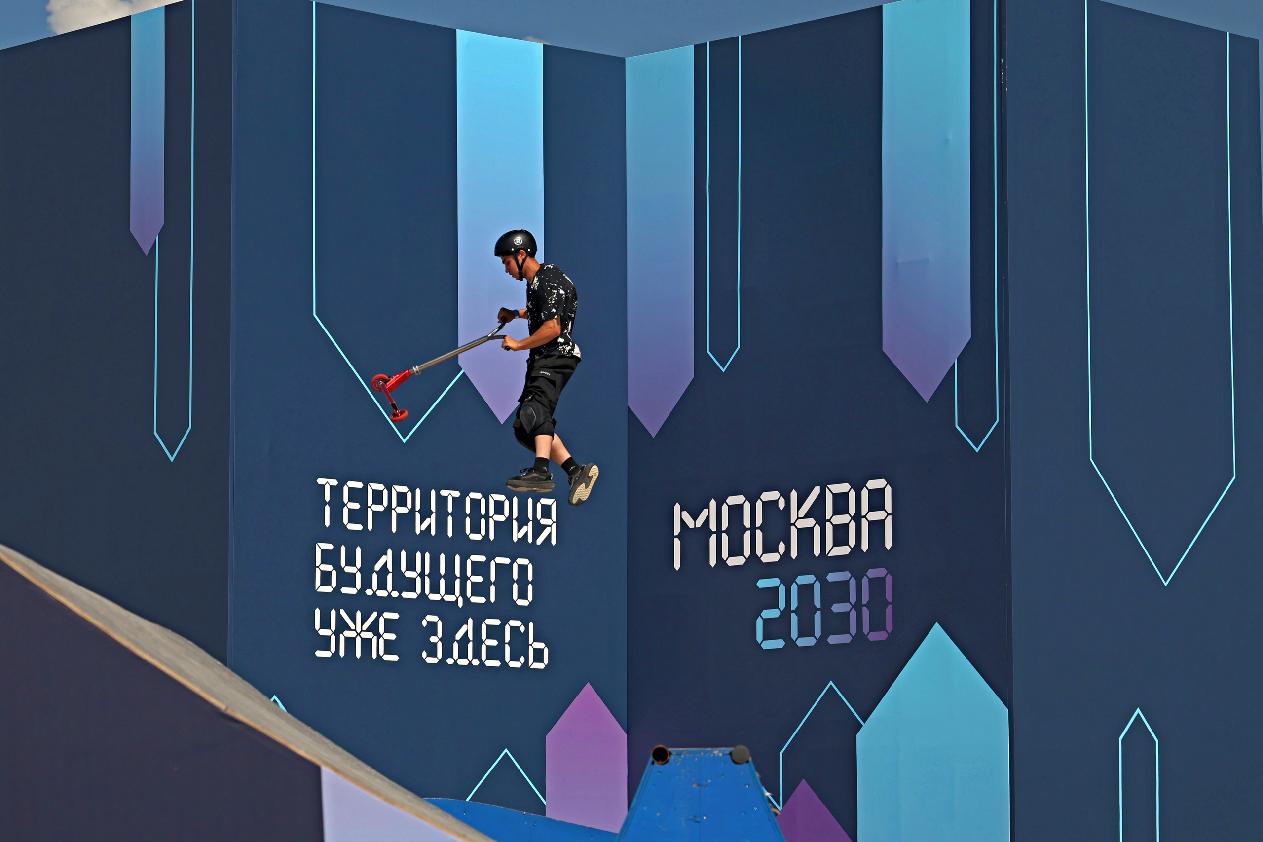 Лето в Москве — ЛУЖНИКИ 2025. Москва 2030. Репортажный фотограф, спортивный фотограф в Москве и области