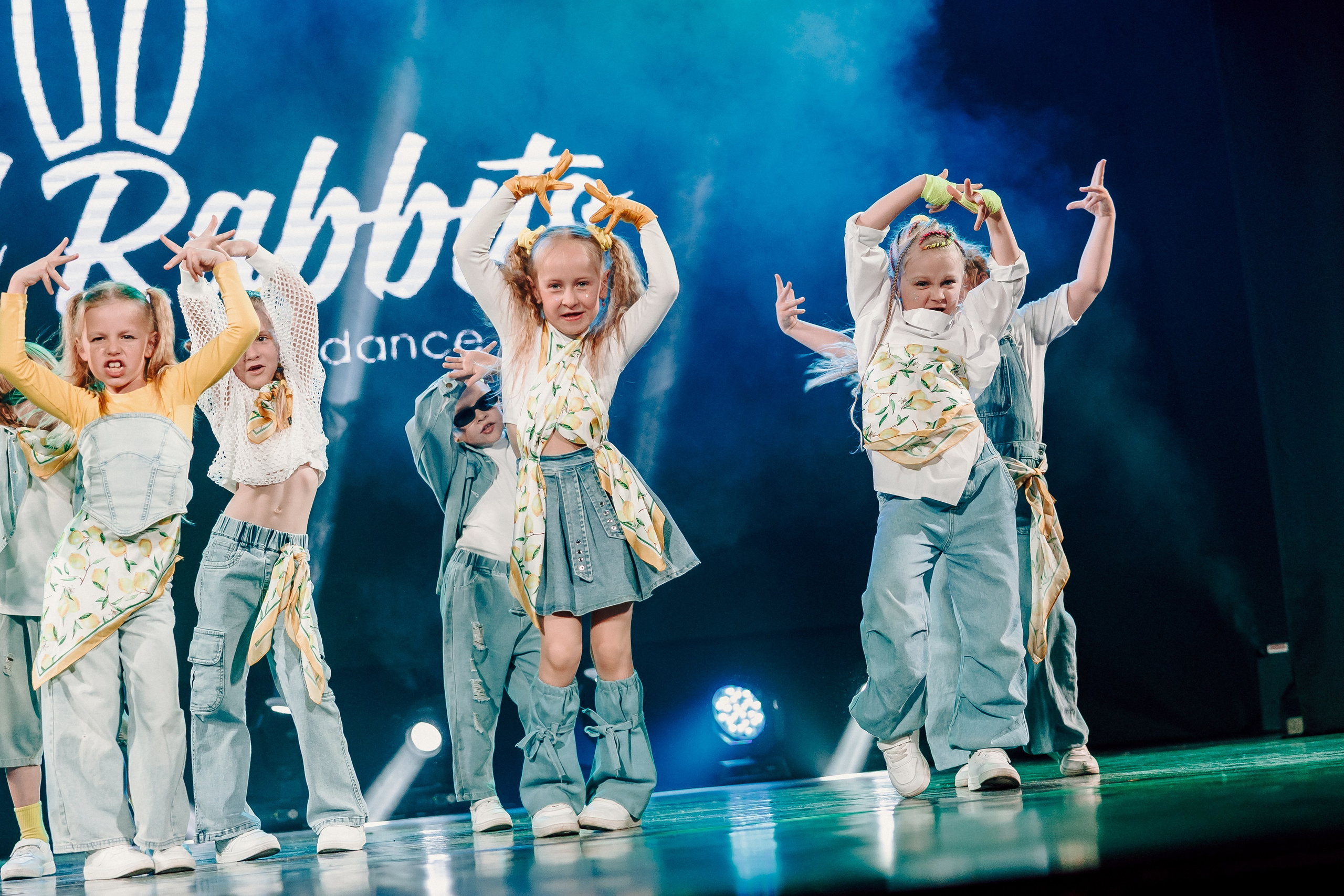 Отчётный концерт танцевальной школы «Red Rabbits» 2025. Лёшка Варзегов — фотограф