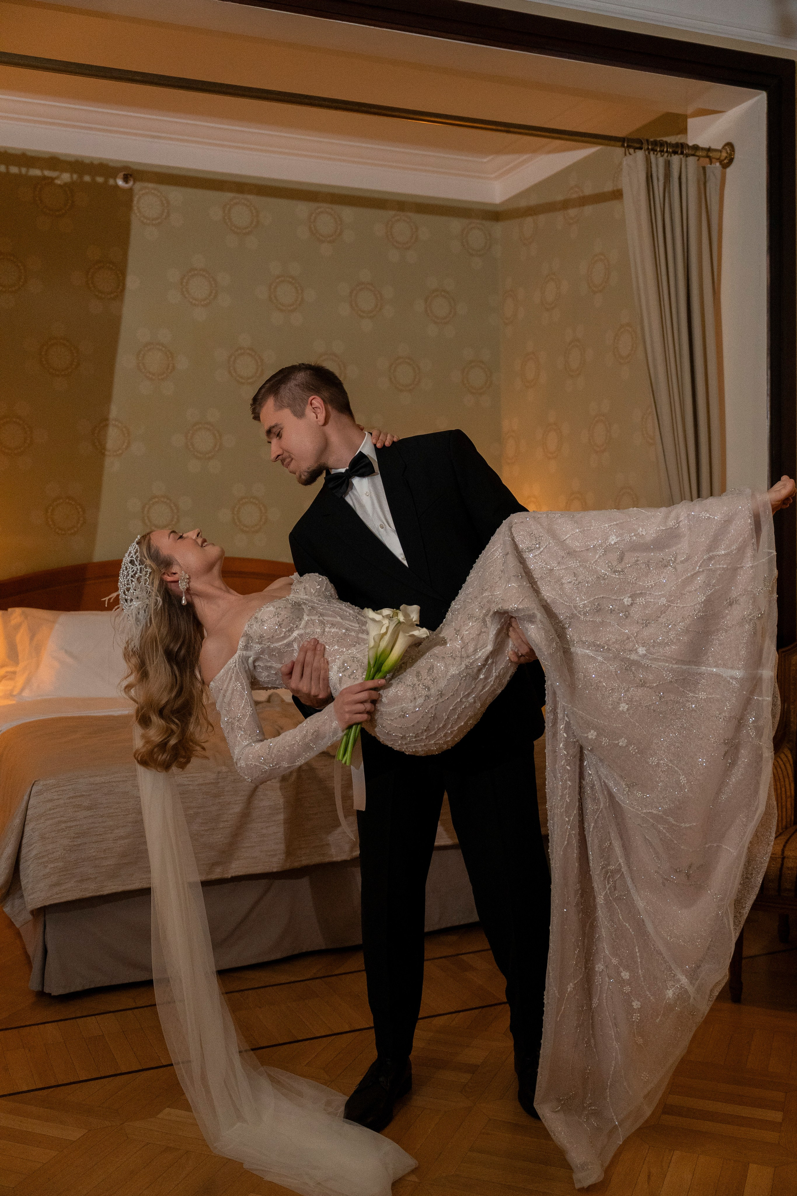 Свадебная фотосессия в отеле Метрополь. Свадебный фотограф в Москве Анна Полушина