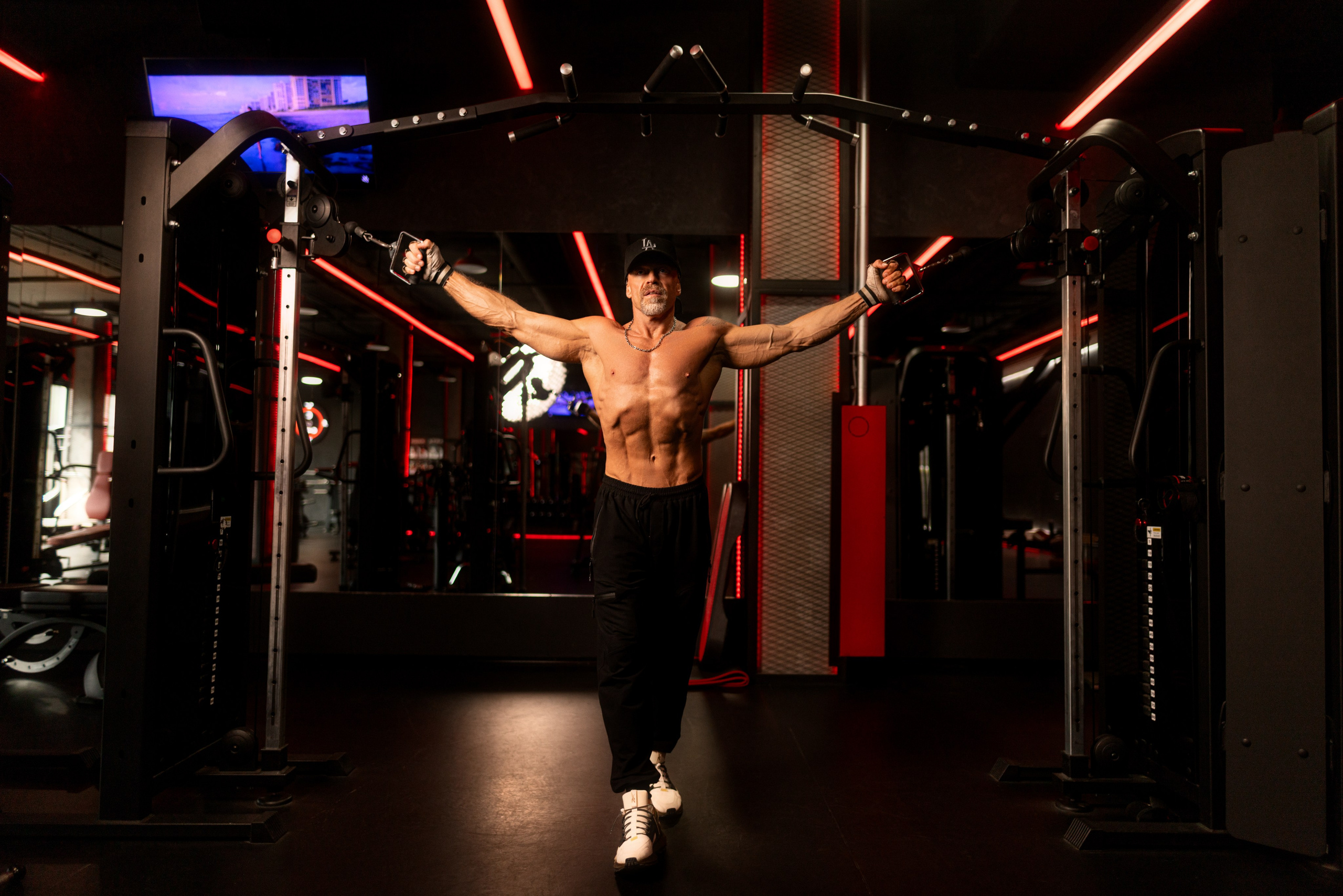Съемка с Александром в тренажерном зале для контента. Дмитрий Шульгин, портретный фотограф в Воронеже