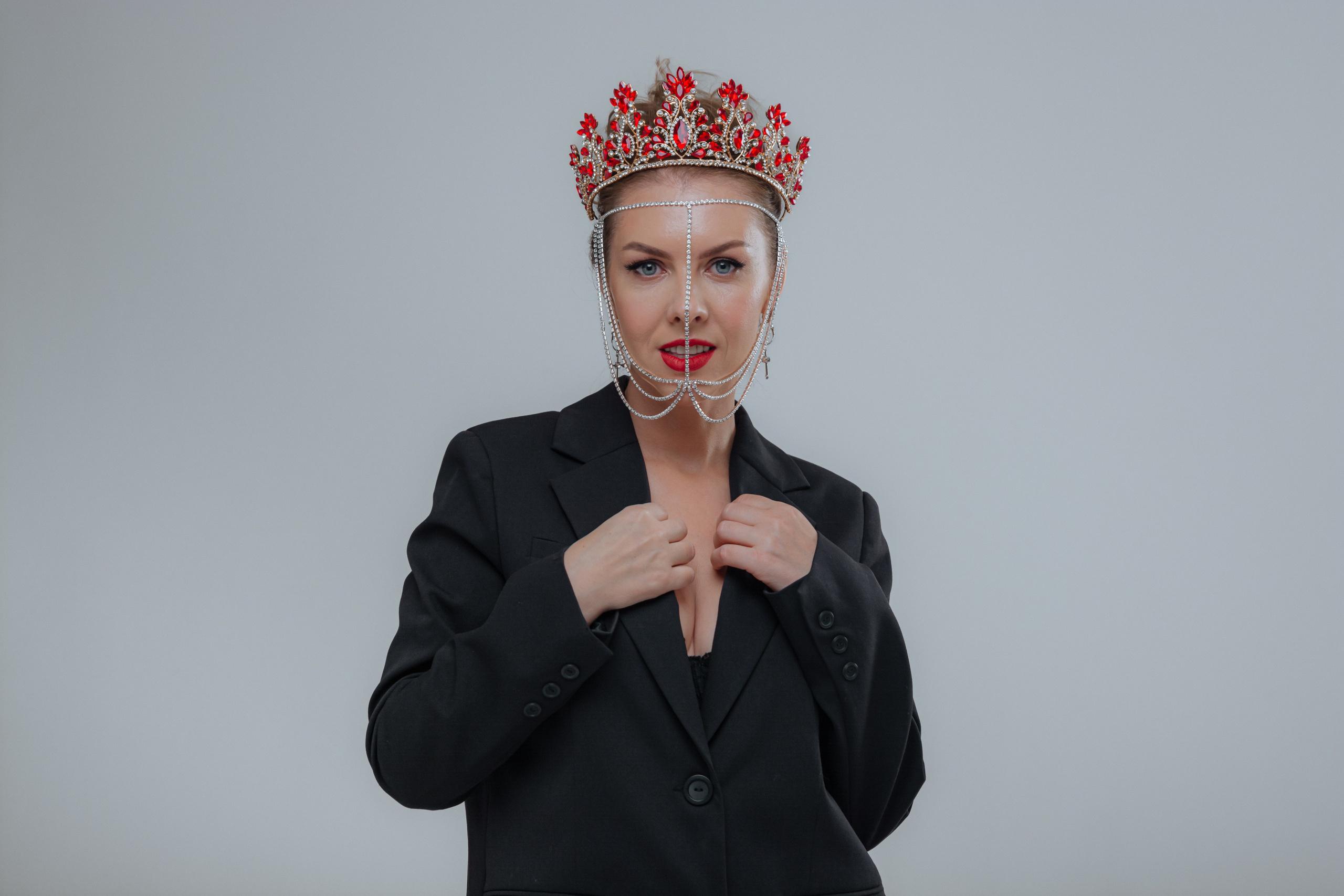 Фотосессия Superwoman Натальи и Светланы для афишы. Портретный фотограф в Санкт-Петербурге Дмитриева Наталия