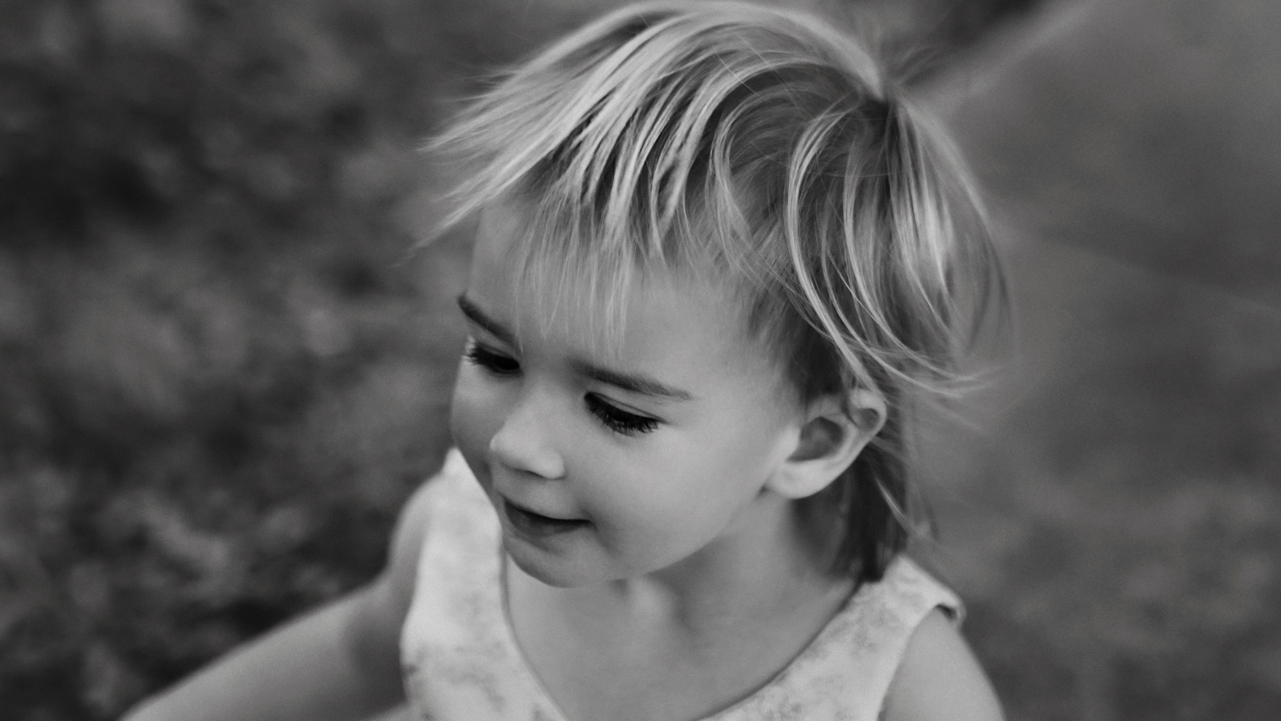 Family snuggles & smiles — cozy family photos