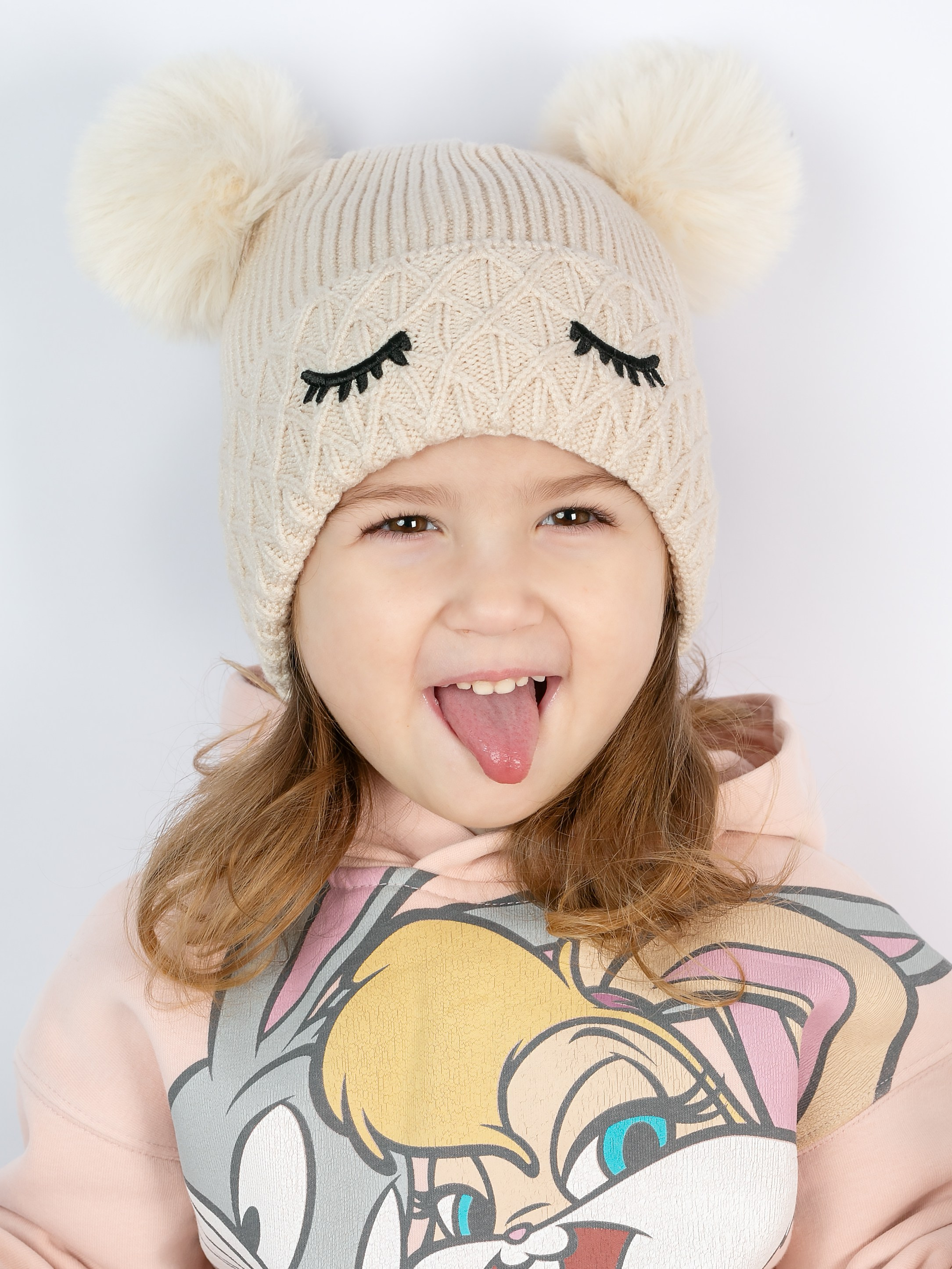 Детская одежда на белом фоне с тенями. Предметная, рекламная фотосъёмка в Орле. Предметный фотограф в Орле