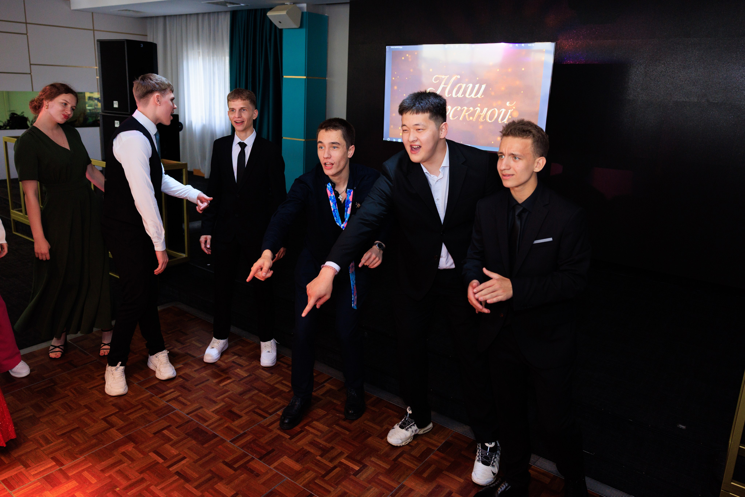 Выпускной лицея 244. Фотограф Александр Заломаев