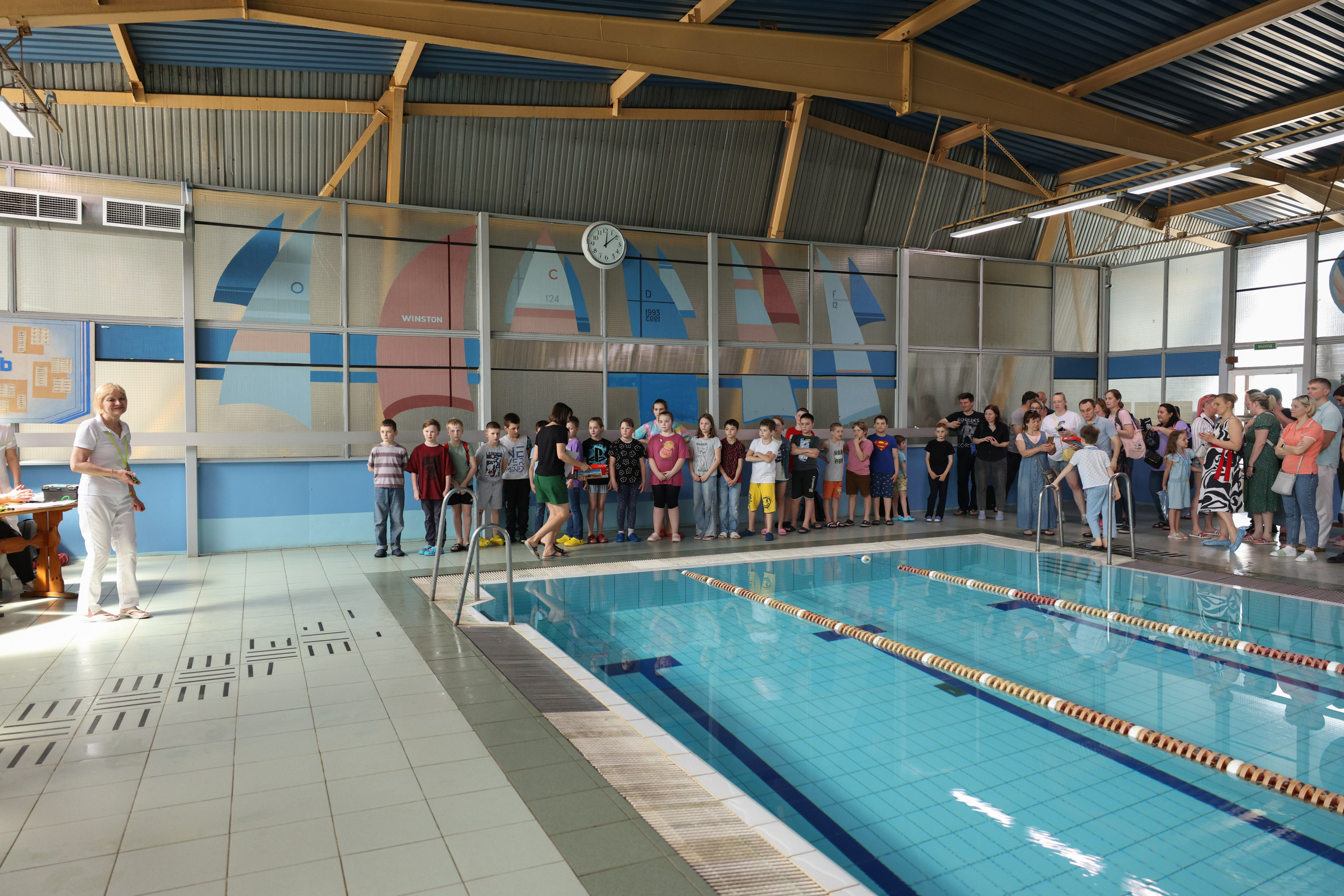 Веселый дельфин. Плавание. Дети 8-9 лет. Фотограф Александр Заломаев