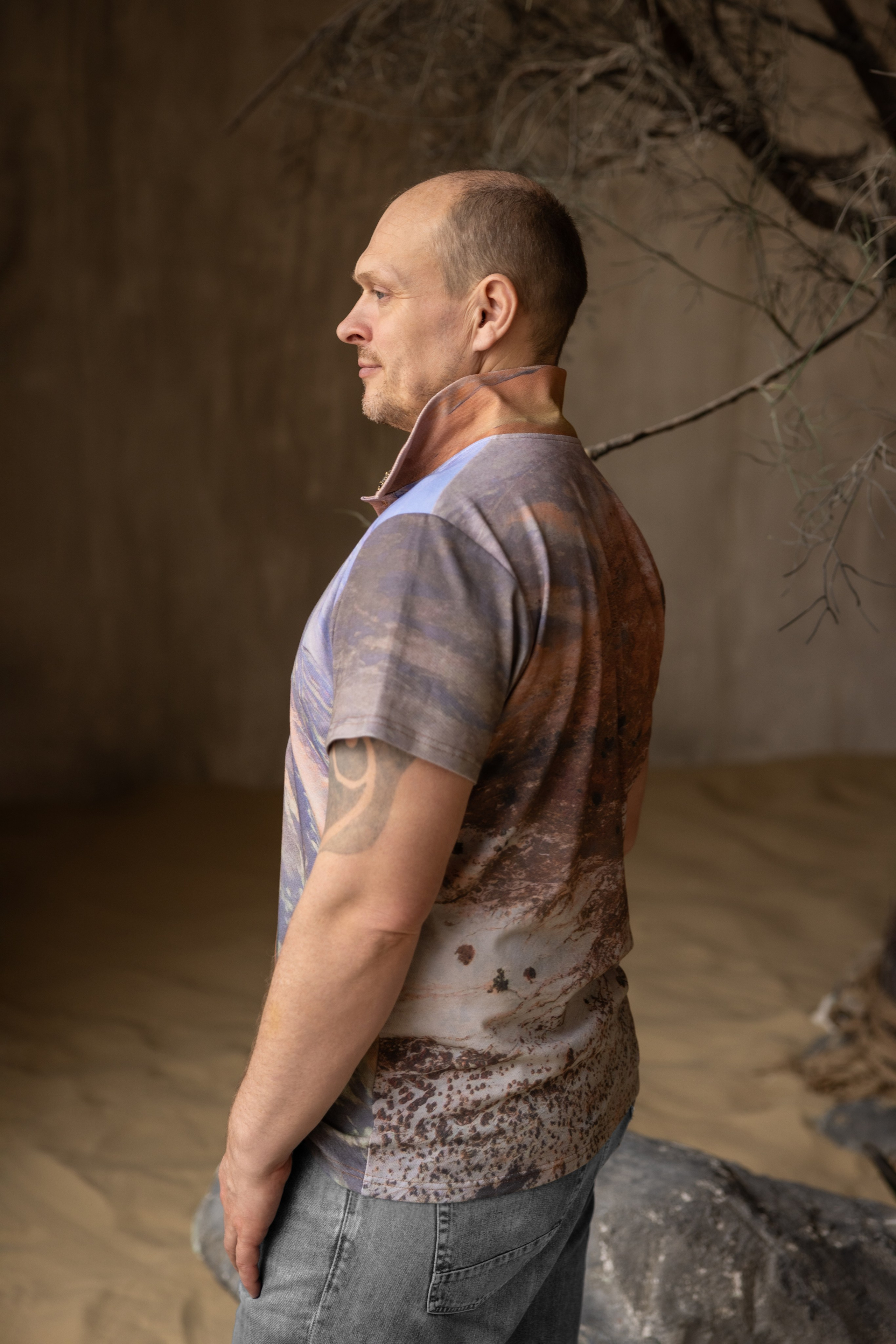 LIVING DESERT POLO. NATURAL SAFARI FASHION