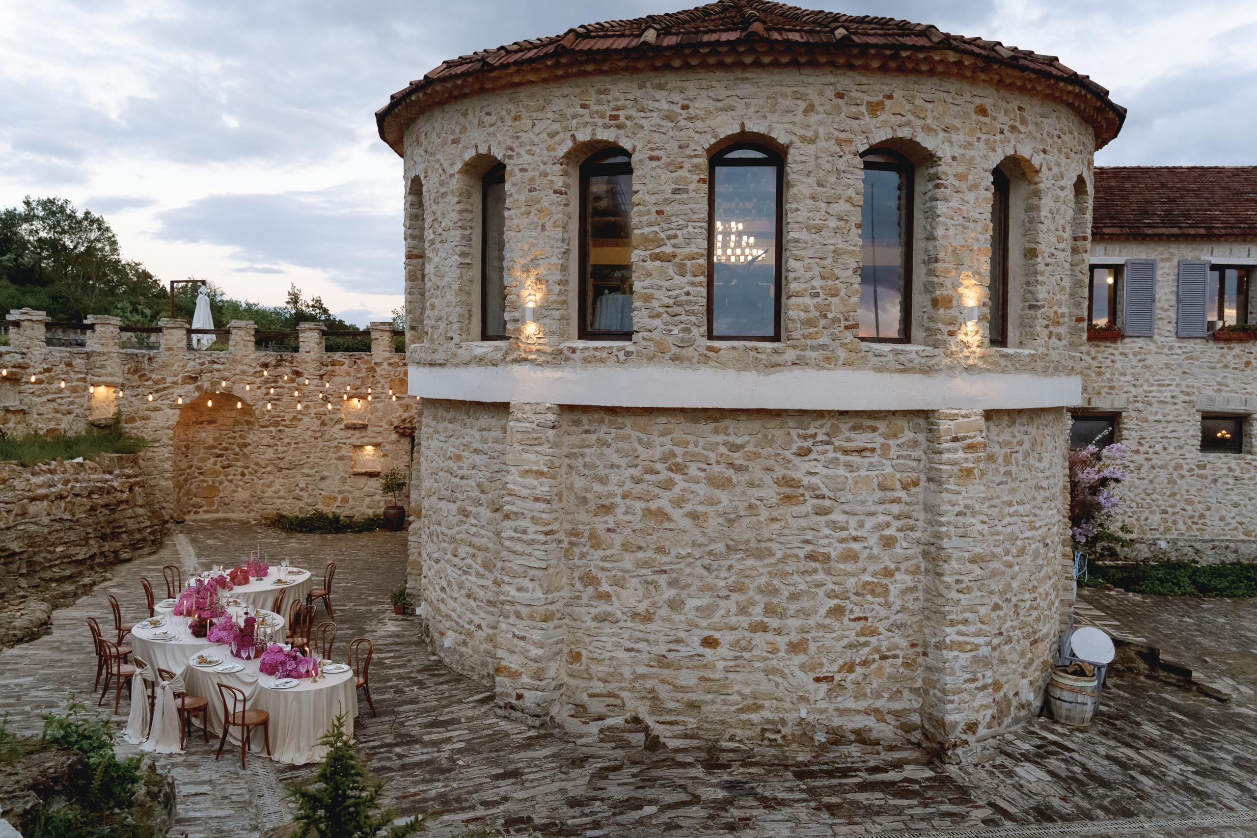 Вдохновение для свадьбы в стиле «виноградное урожае»: декор и сервировка