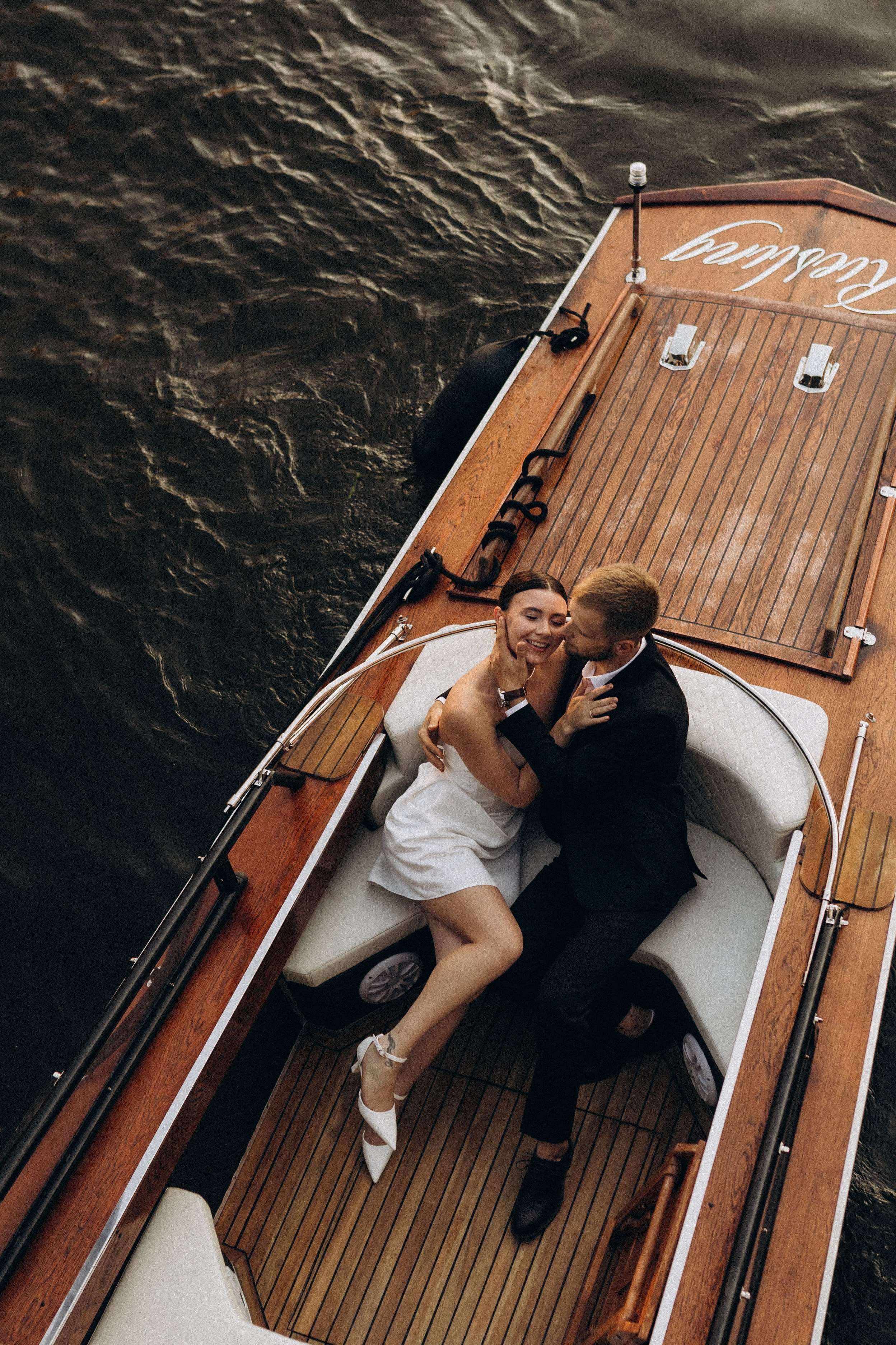 Костя и Лиза|прогулка + катер. Свадебный и love story фотограф в Санкт-Петербурге