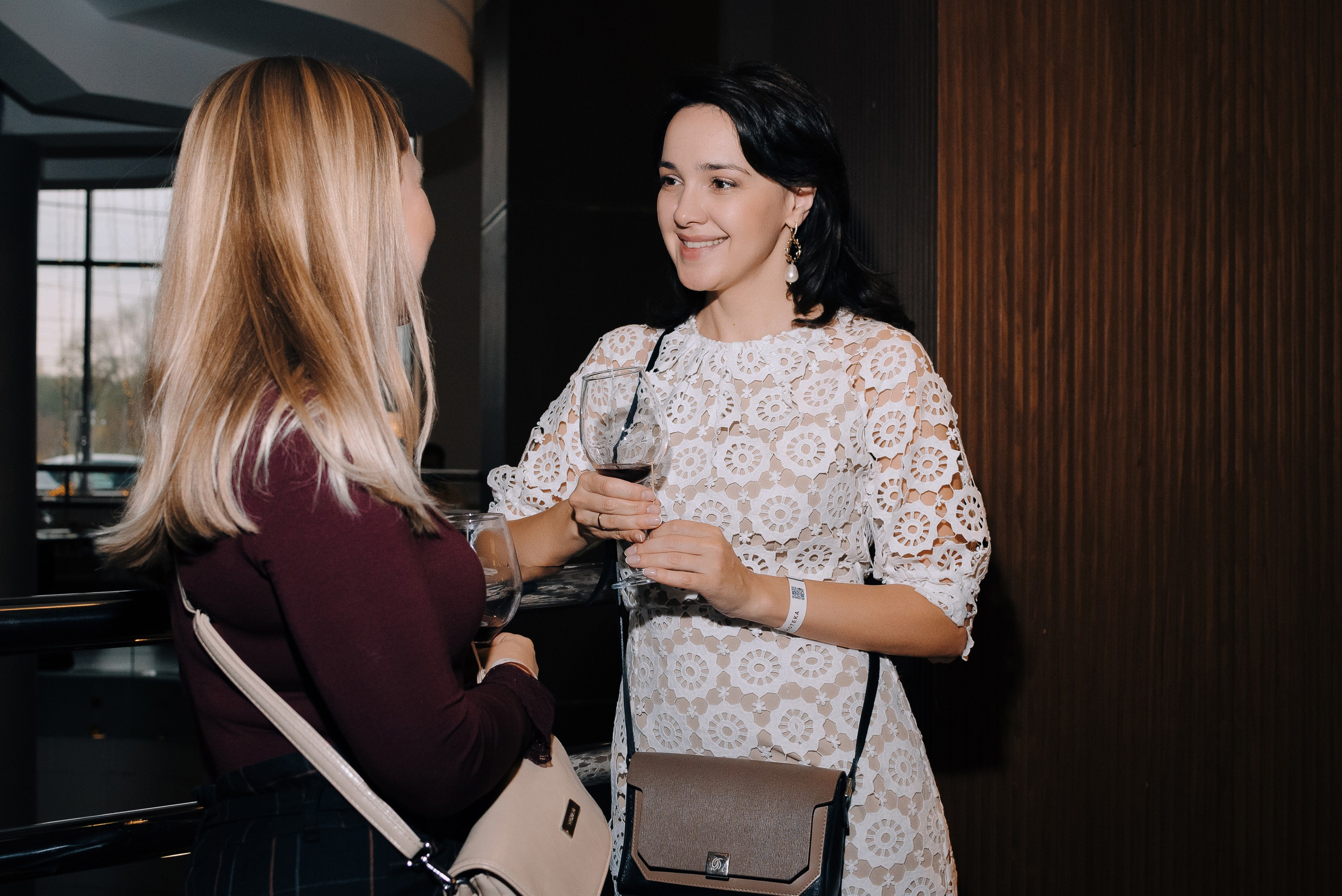 ФЕСТИВАЛЬ ВИНА И КРЕПКИХ НАПИТКОВ МАВТ-ВИНОТЕКА. Репортажный фотограф Зуев Роман г. Челябинск