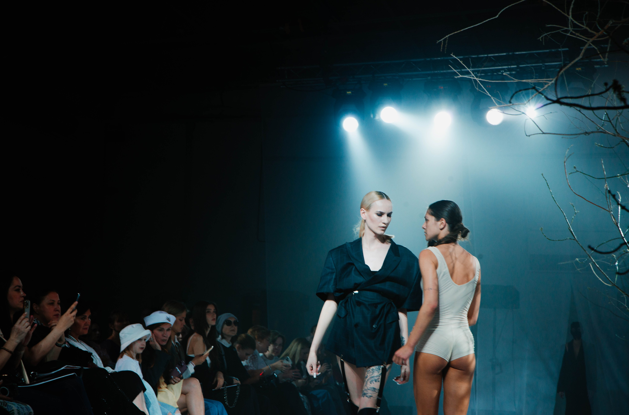 Показ «Красный Шум». Ксения Glossa. Портретный и репортажный фотограф в Самаре