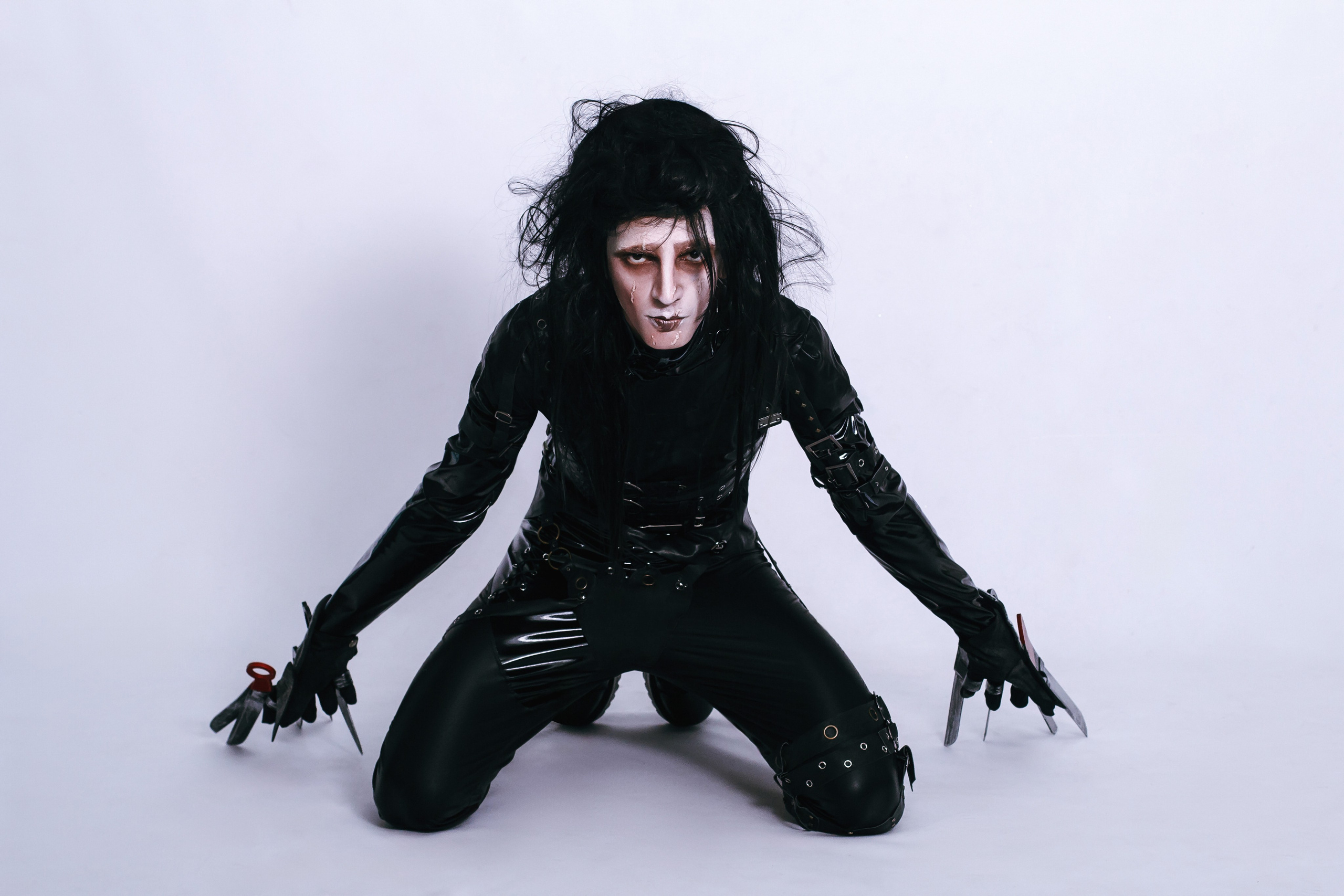 Edward Scissorhands - косплей-фотосессия во Владивостоке на белой циклораме