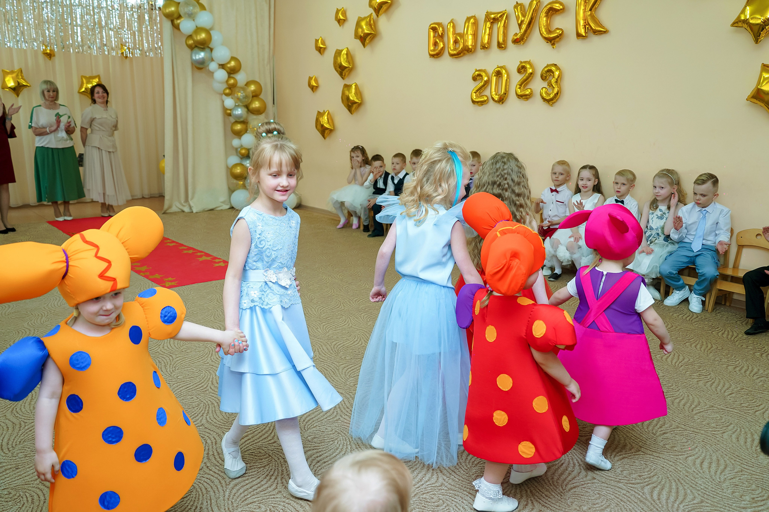 Фотосъемка видеосъёмка фотограф видеооператор новогодних утренников  в. Фотограф, видеооператор Нина Коршунова