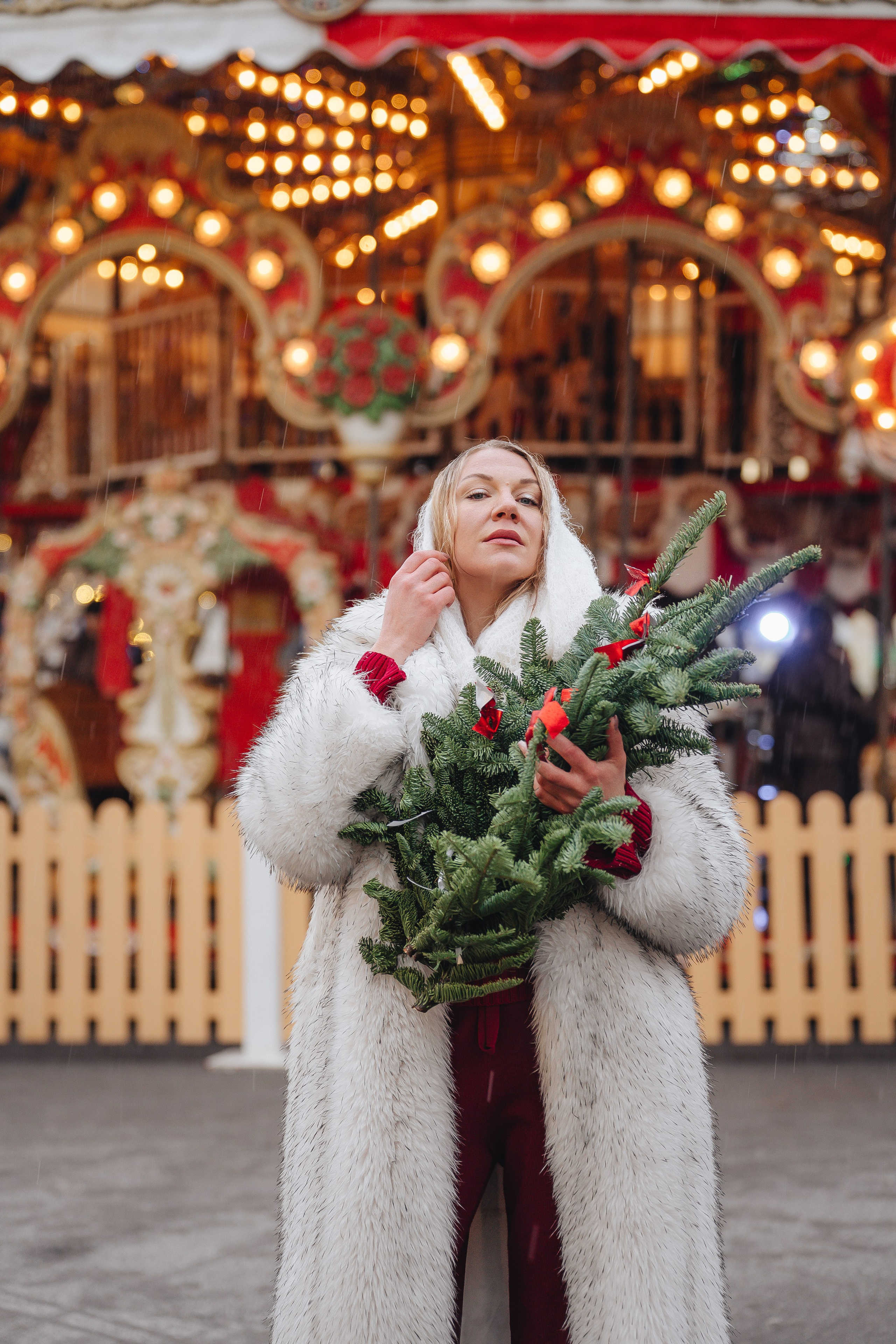 ПРОГУЛКА НА МАНЕЖНОЙ ПЛОЩАДИ ДЛЯ ДЕВУШКИ ПЕРЕД НОВЫМ ГОДОМ (НОВОГОДНЯЯ ФОТОСЕССИИЯ НА МАНЕЖНОЙ ПЛОЩАДИ). Профессиональный фотограф, Санкт-Петербург — Виктория Богомолова