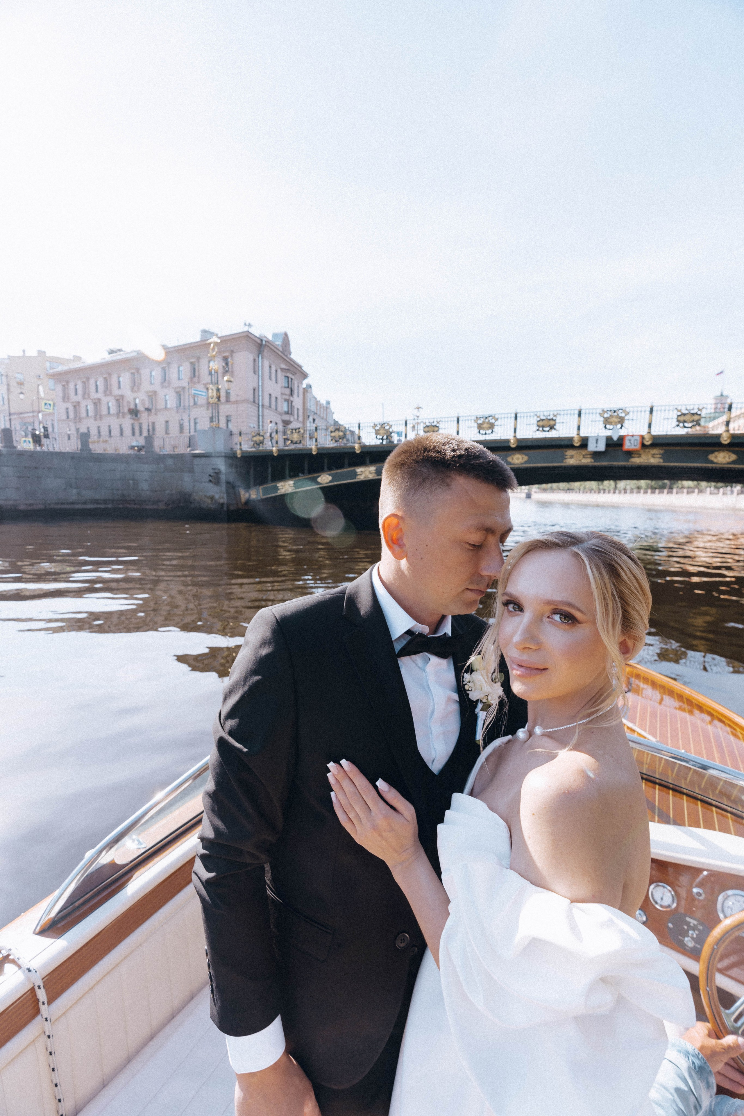 СВАДЕНБНАЯ СЬЕМКА НА КАТЕРЕ ПО КАНАЛАМ САНКТ-ПЕТЕРБУРГА И В АКВАТОРИИ НЕВЫ. Профессиональный фотограф, Санкт-Петербург — Виктория Богомолова