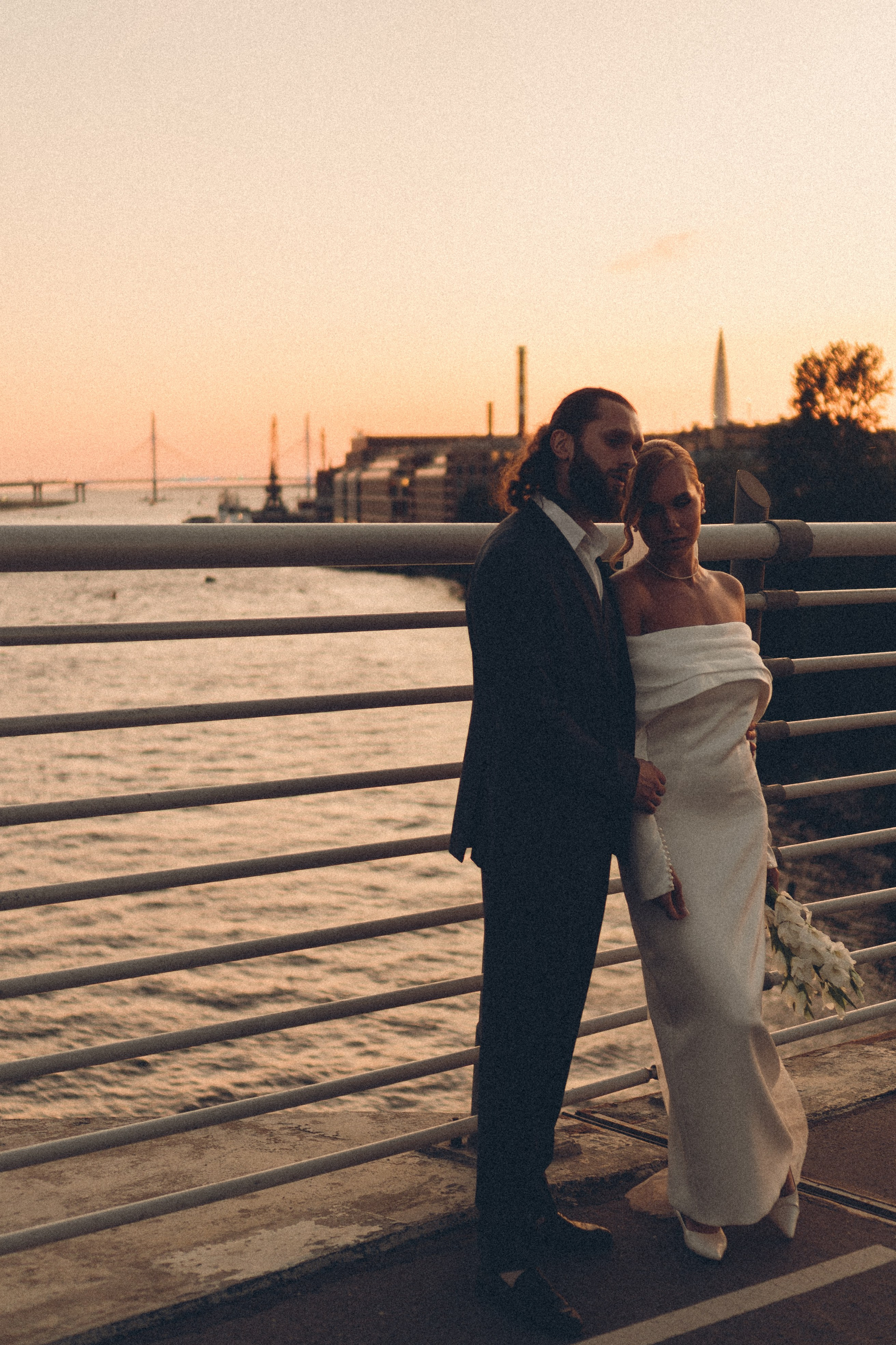 СВАДЕБНАЯ СЬЕМКА ВОЗЛЕ МСОТА БЕТАНКУРА НА КАБРИОЛЕТЕ. Профессиональный фотограф, Санкт-Петербург — Виктория Богомолова