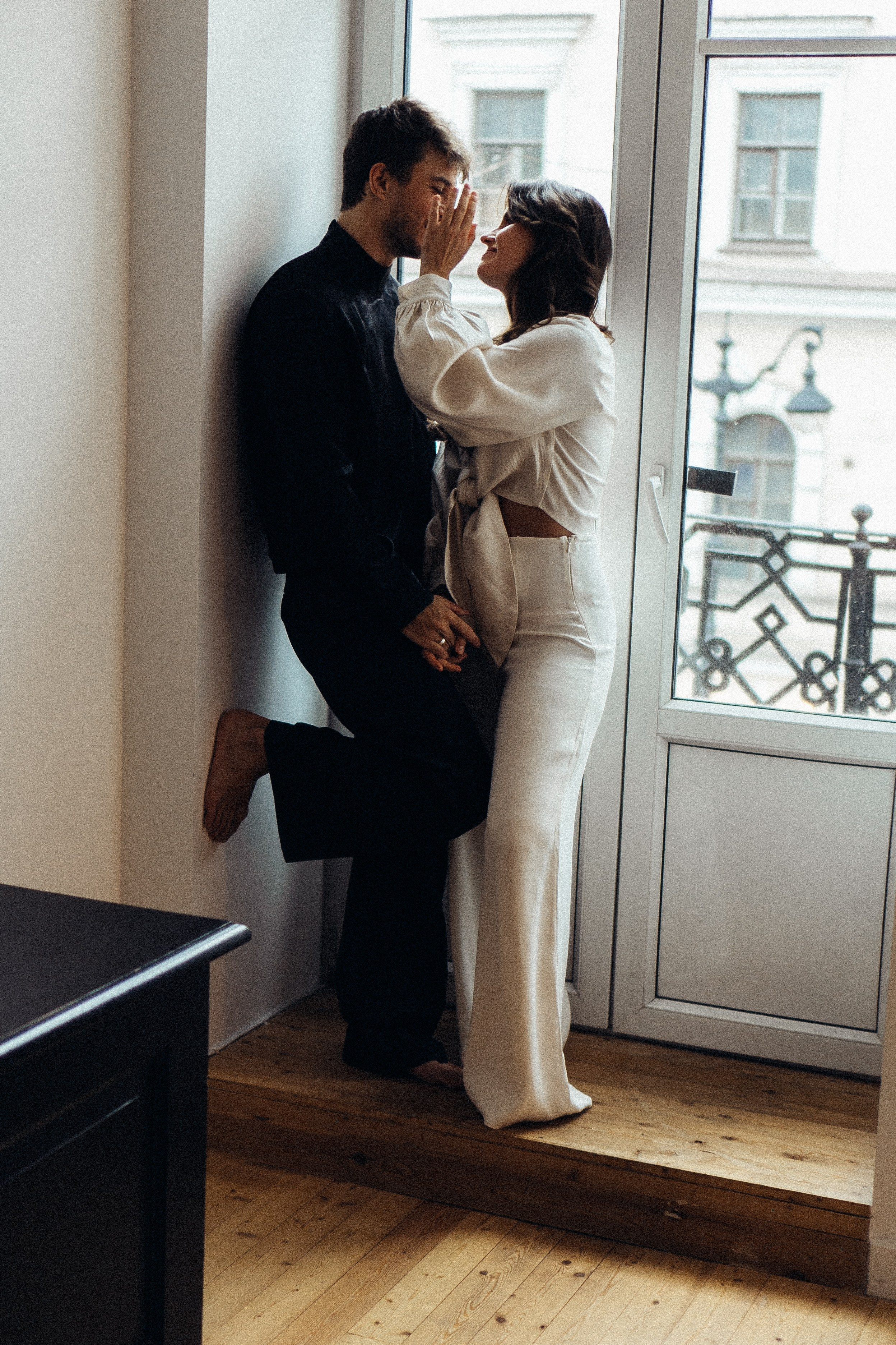 УТРО ЖЕНИХА И НЕВЕСТЫ В ПИТЕРСКОЙ КВАРТИРЕ И СЬЕМКА С СВАДЕБНЫХ ОБРАЗАХ. Профессиональный фотограф, Санкт-Петербург — Виктория Богомолова