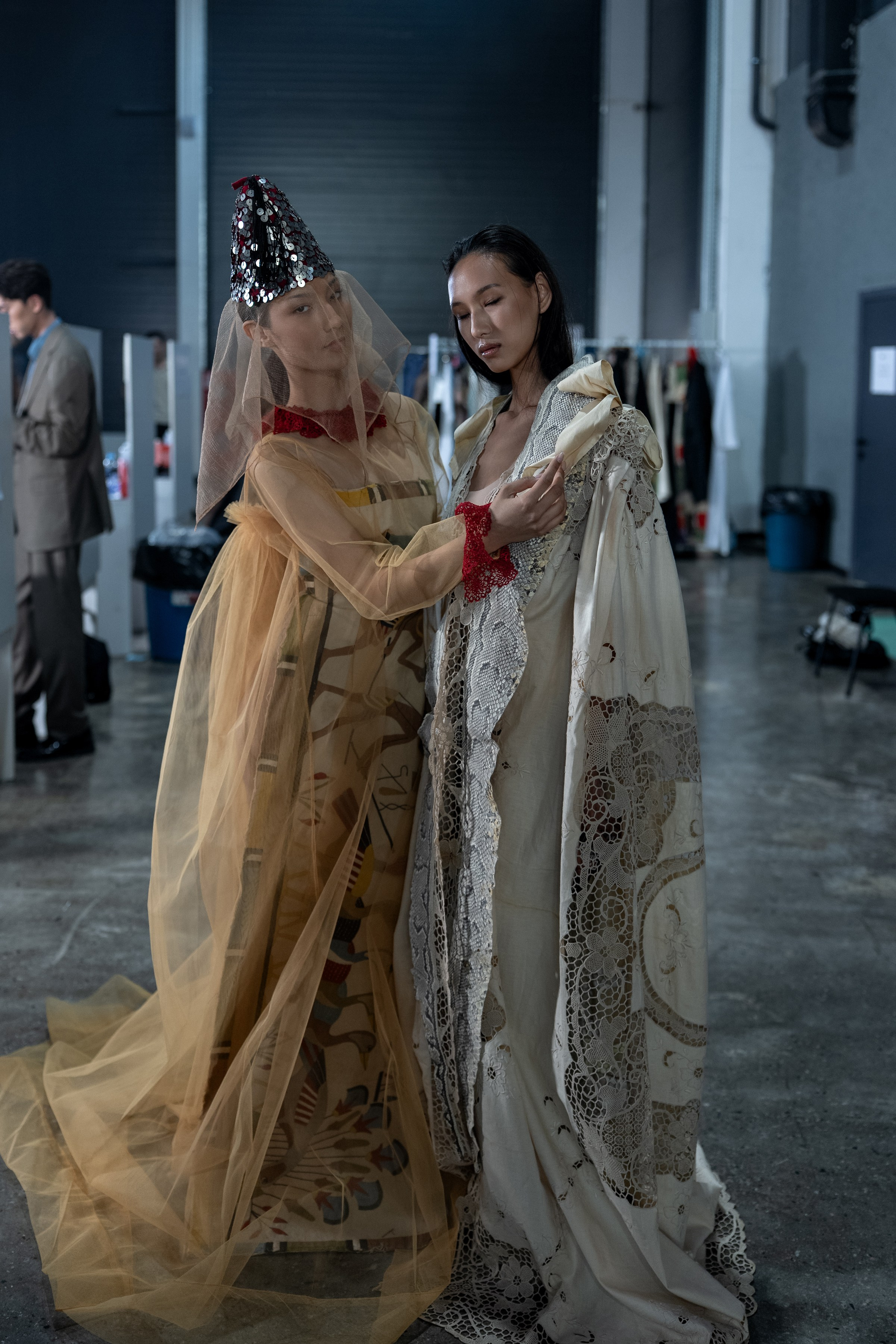 Visa Fashion Week Almaty Pre-Fall 2026 April Backstage Day 2. Сайт Алматинского НЮ АРТ, будуар и фэшн фотографа Дениса Карпенко